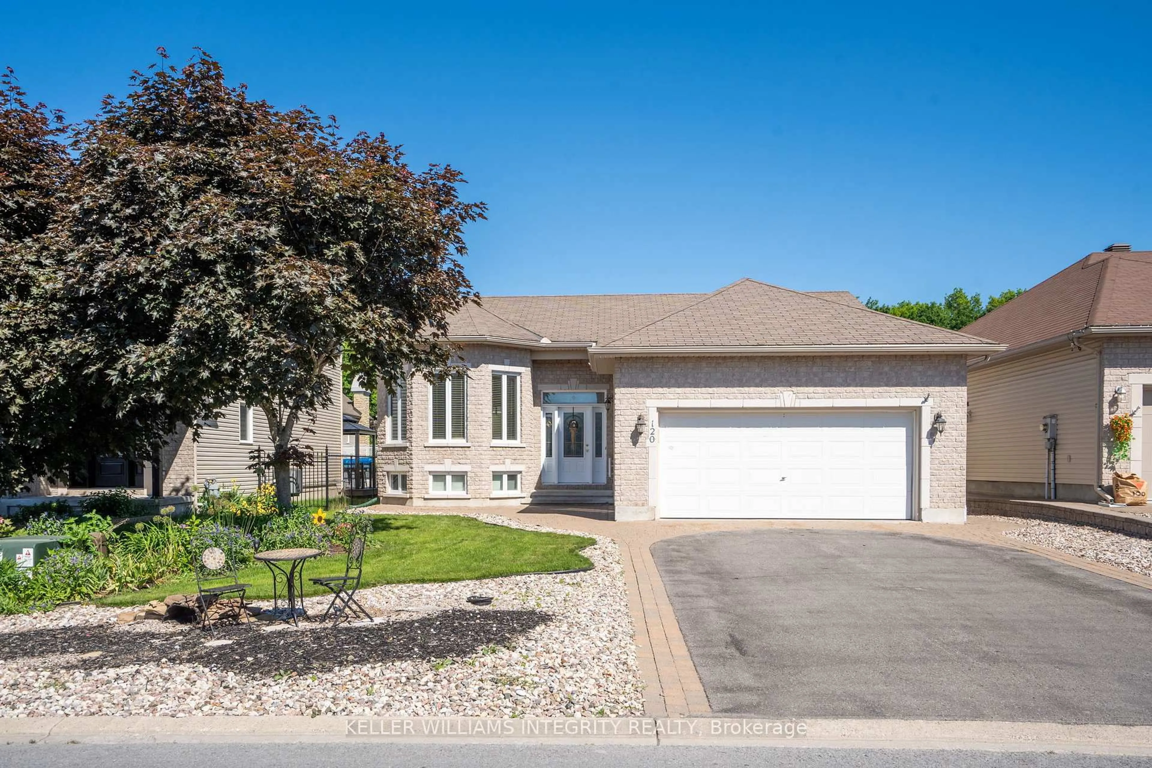Home with vinyl exterior material, street for 120 Jasper Cres, Clarence-Rockland Ontario K4K 0A4