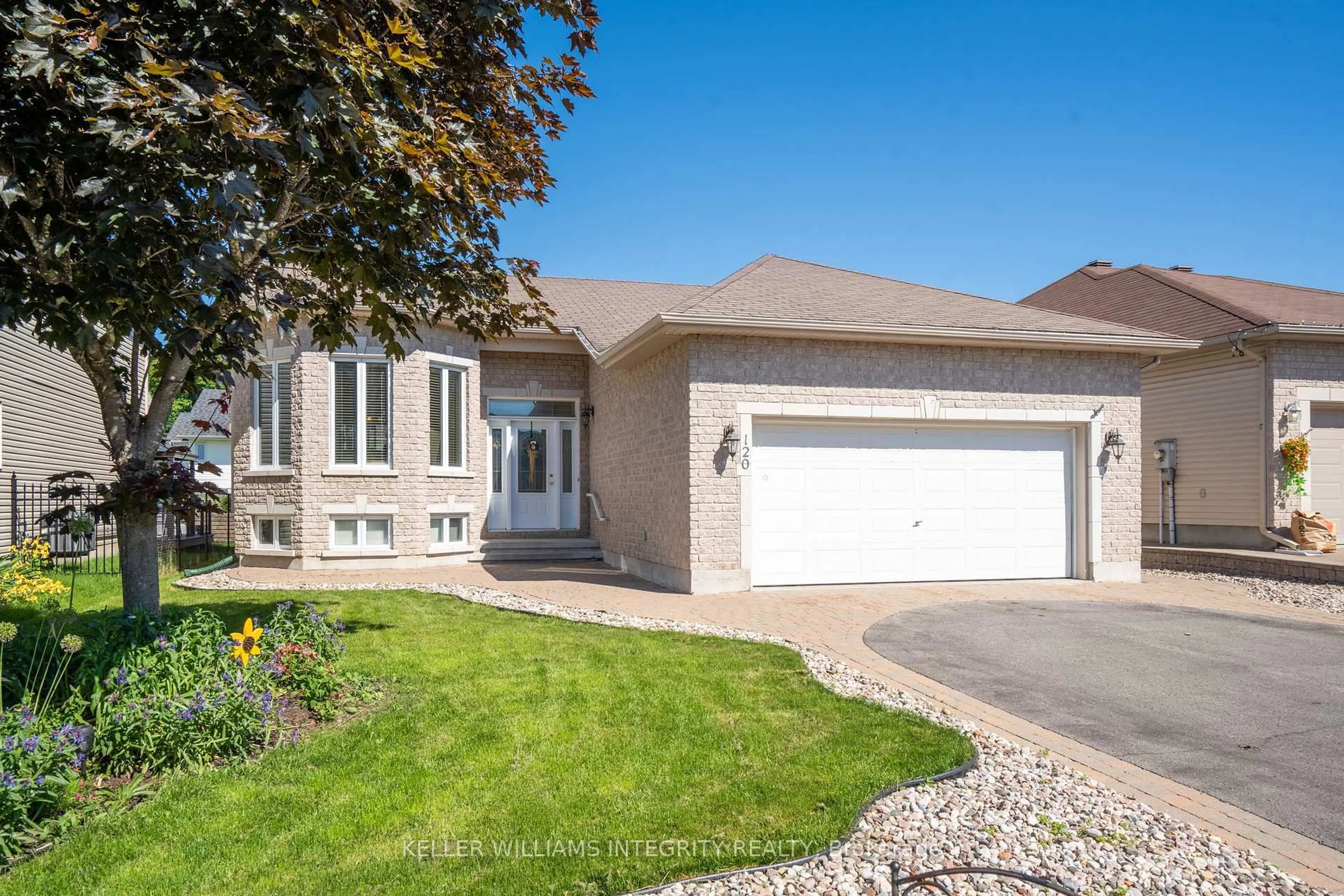 Home with brick exterior material, street for 120 Jasper Cres, Clarence-Rockland Ontario K4K 0A4