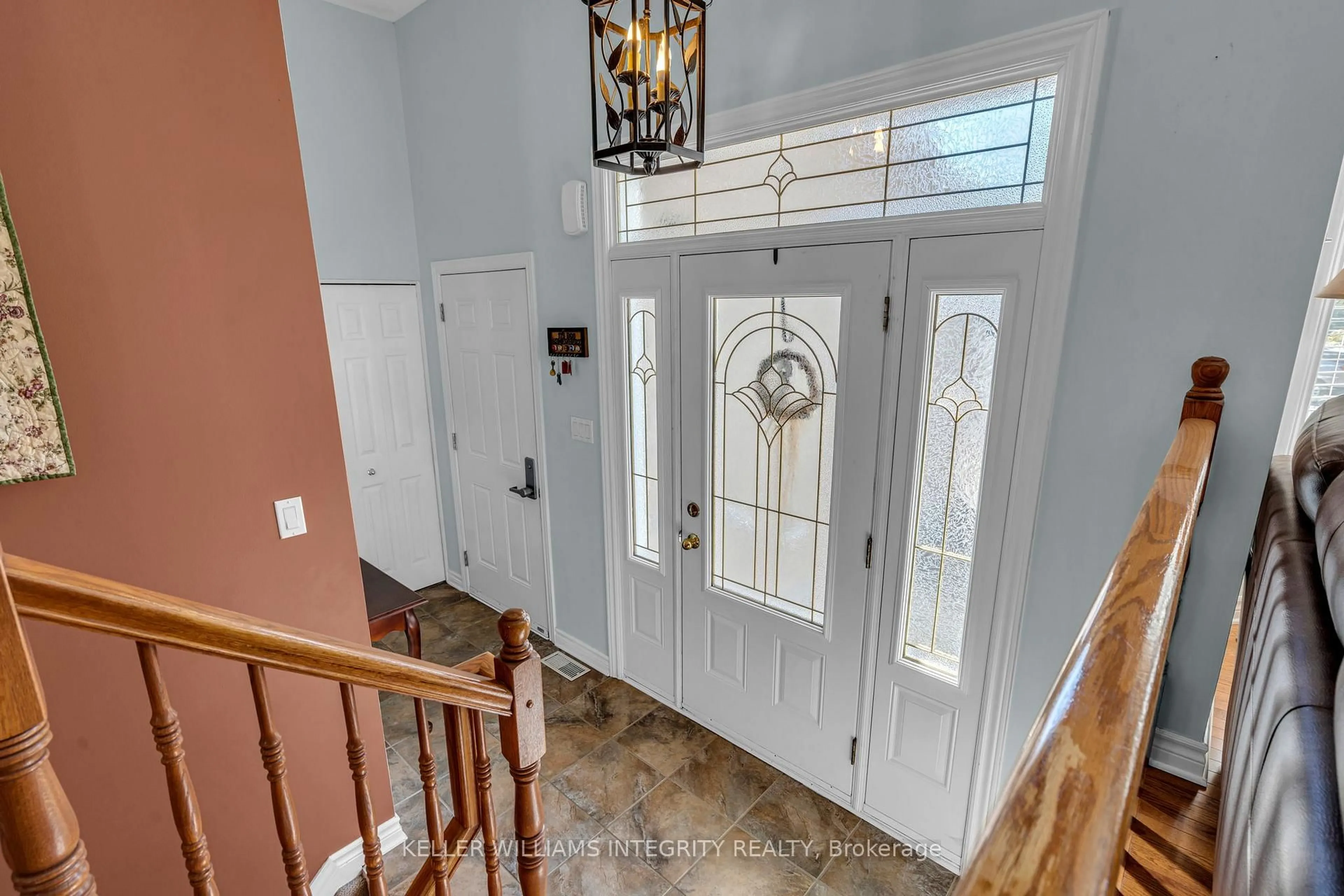 Indoor entryway for 120 Jasper Cres, Clarence-Rockland Ontario K4K 0A4
