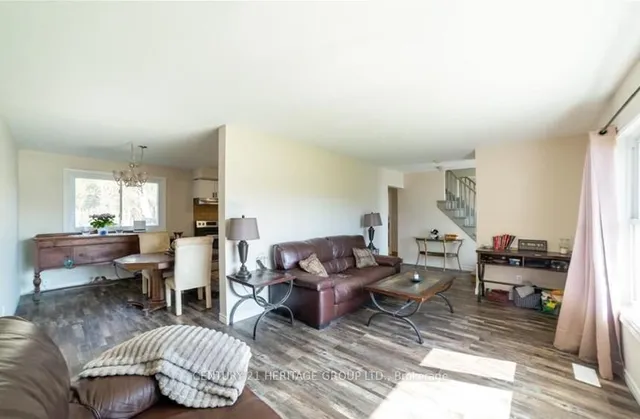 Additional property image - 10 Esquire Pl
