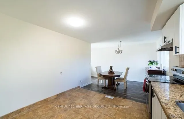 Additional property image - 10 Esquire Pl