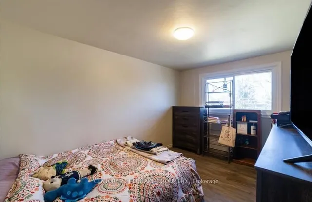 Additional property image - 10 Esquire Pl