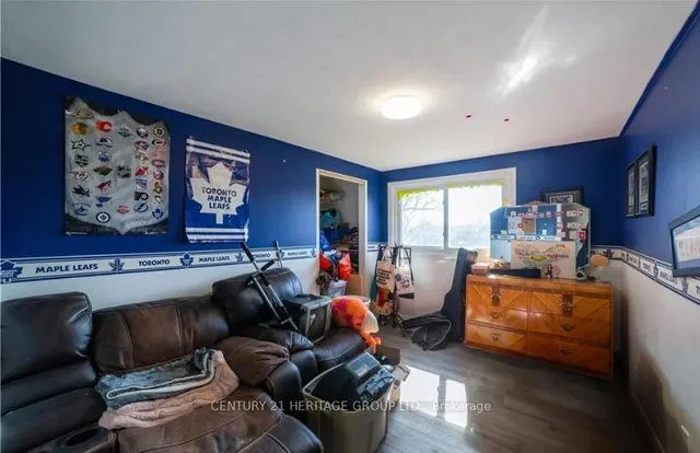 Additional property image - 10 Esquire Pl