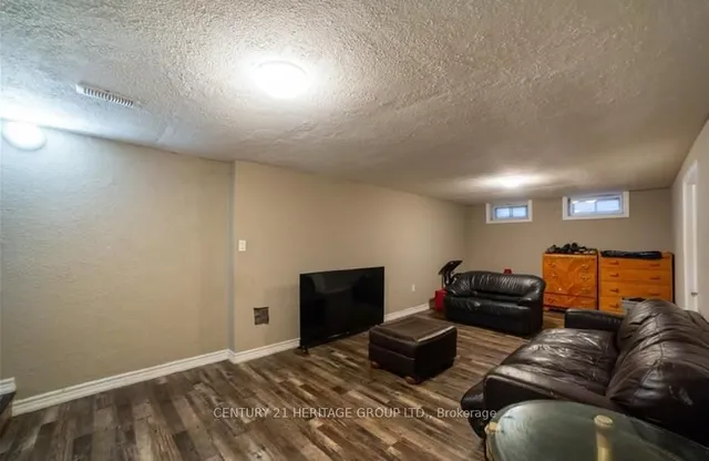 Additional property image - 10 Esquire Pl