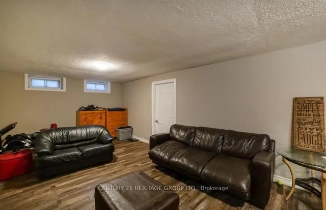 Additional property image - 10 Esquire Pl