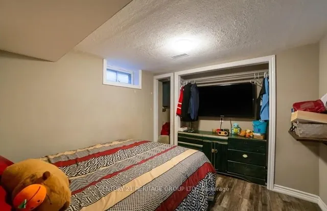 Additional property image - 10 Esquire Pl