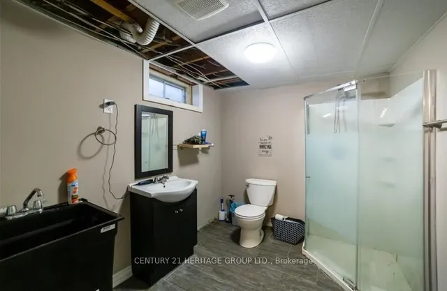 Additional property image - 10 Esquire Pl