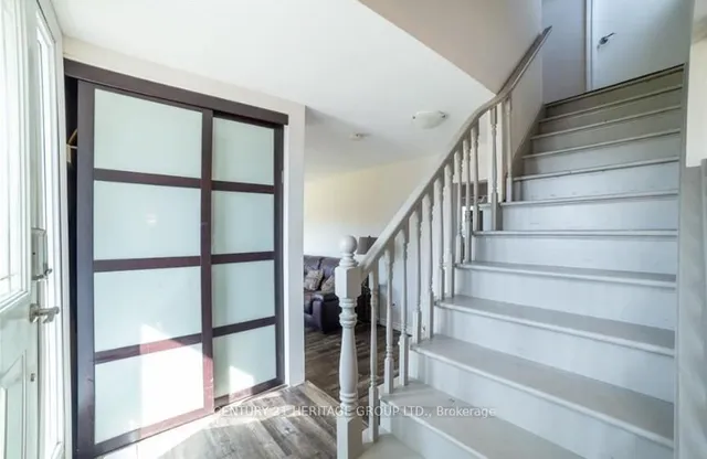 Additional property image - 10 Esquire Pl