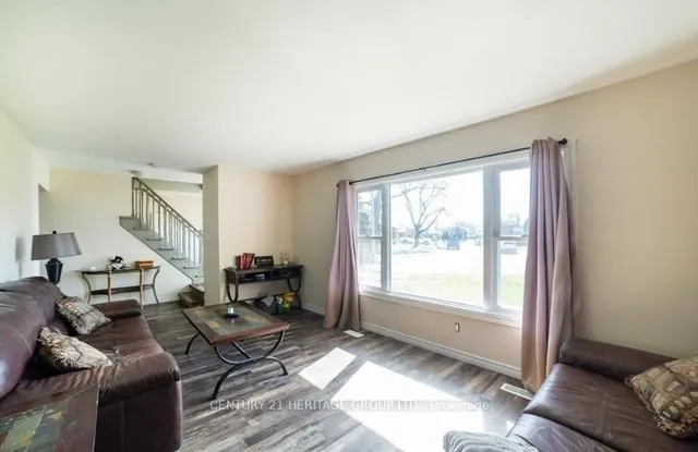 Additional property image - 10 Esquire Pl