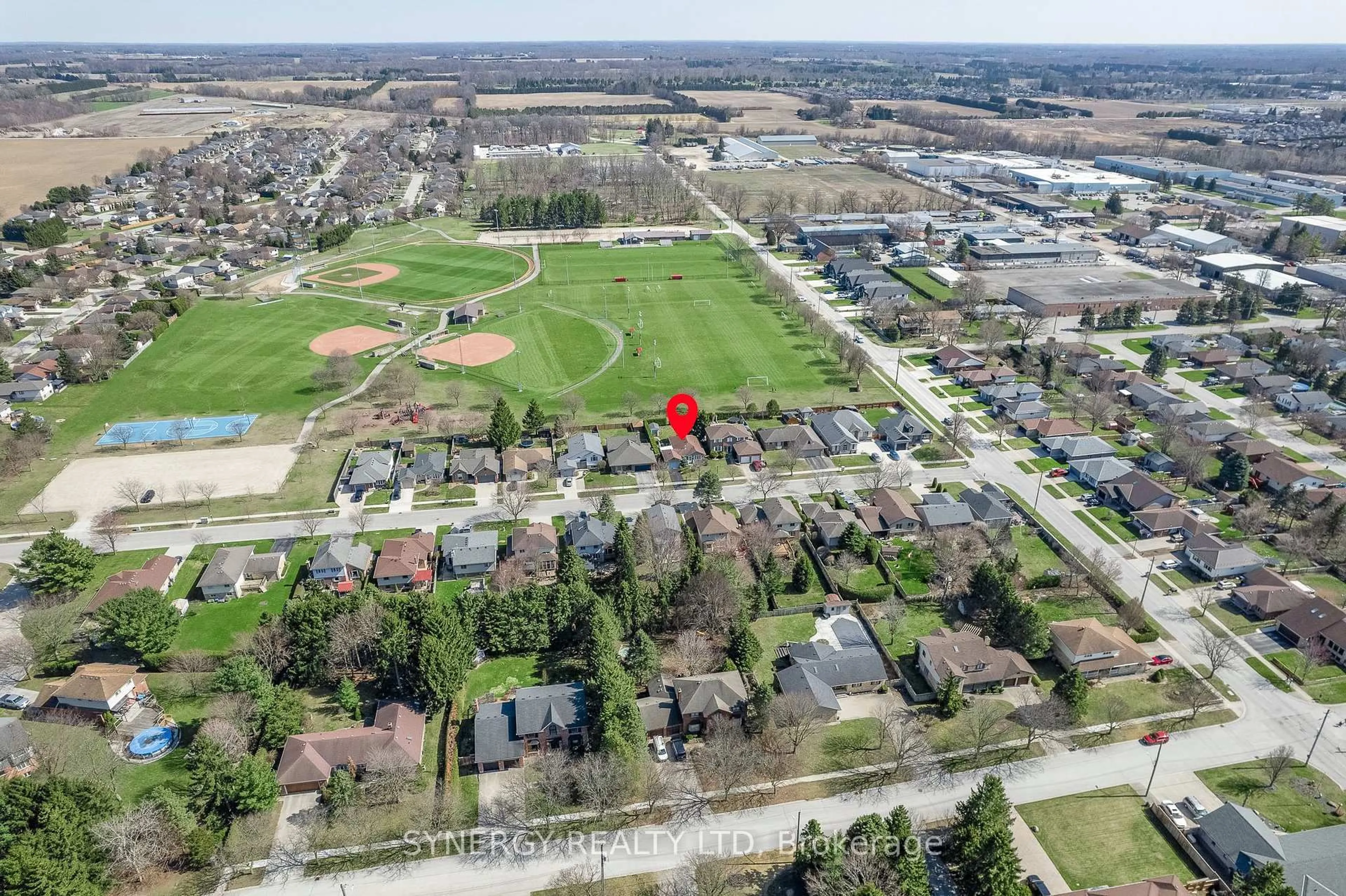 A pic from outside/outdoor area/front of a property/back of a property/a pic from drone, street for 16 Parkview Dr, Strathroy-Caradoc Ontario N7G 4A1