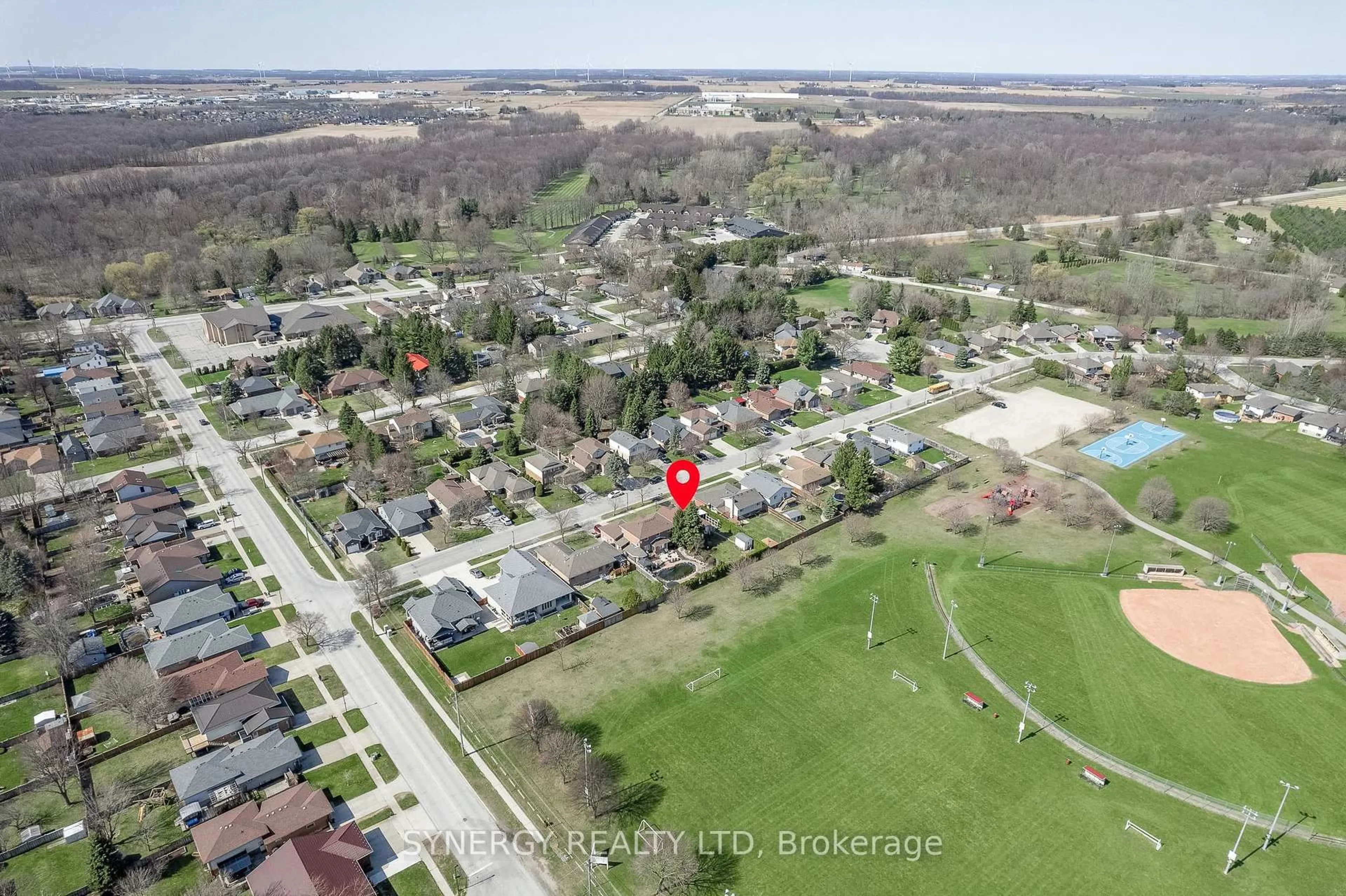 A pic from outside/outdoor area/front of a property/back of a property/a pic from drone, street for 16 Parkview Dr, Strathroy-Caradoc Ontario N7G 4A1
