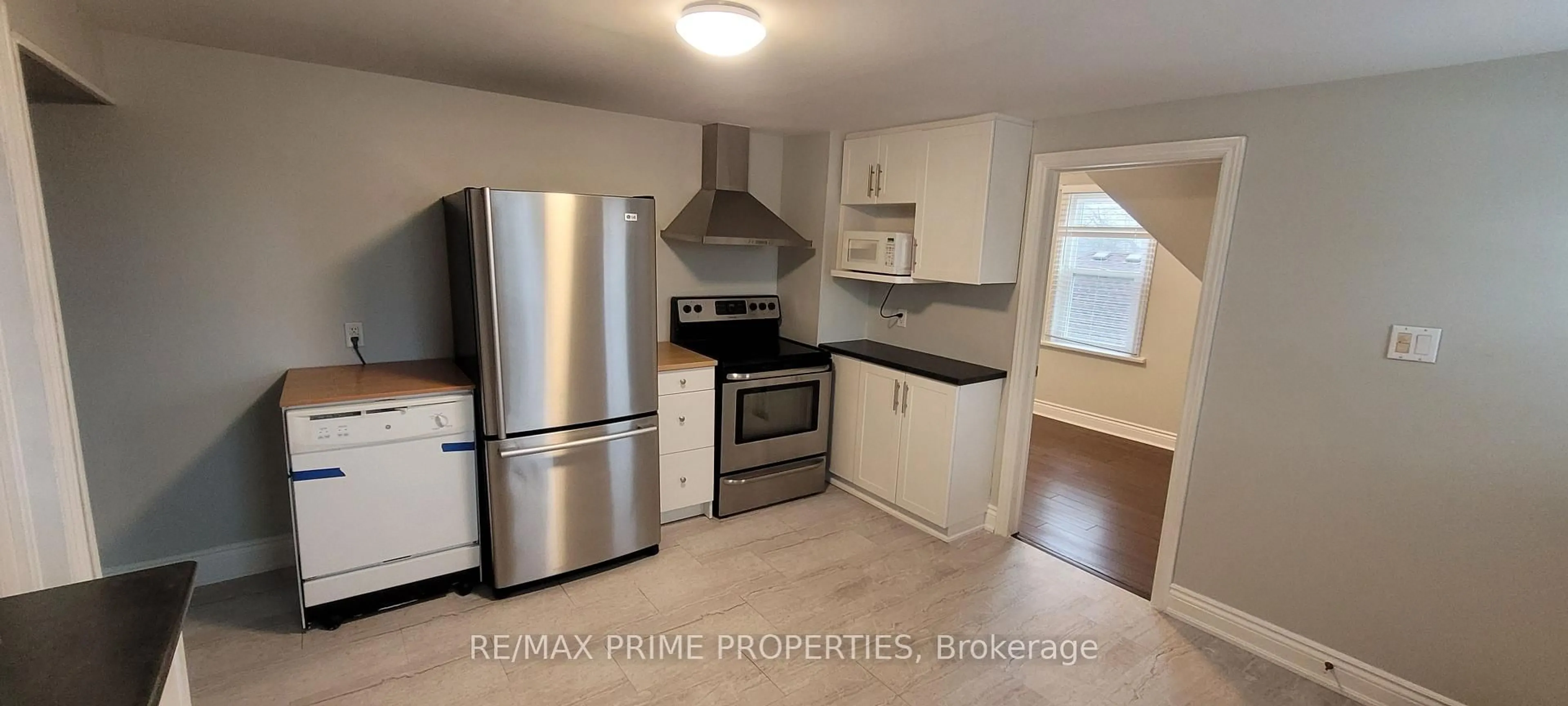 Standard kitchen, unknown for 8 Elgin St, Cambridge Ontario N1R 5G2