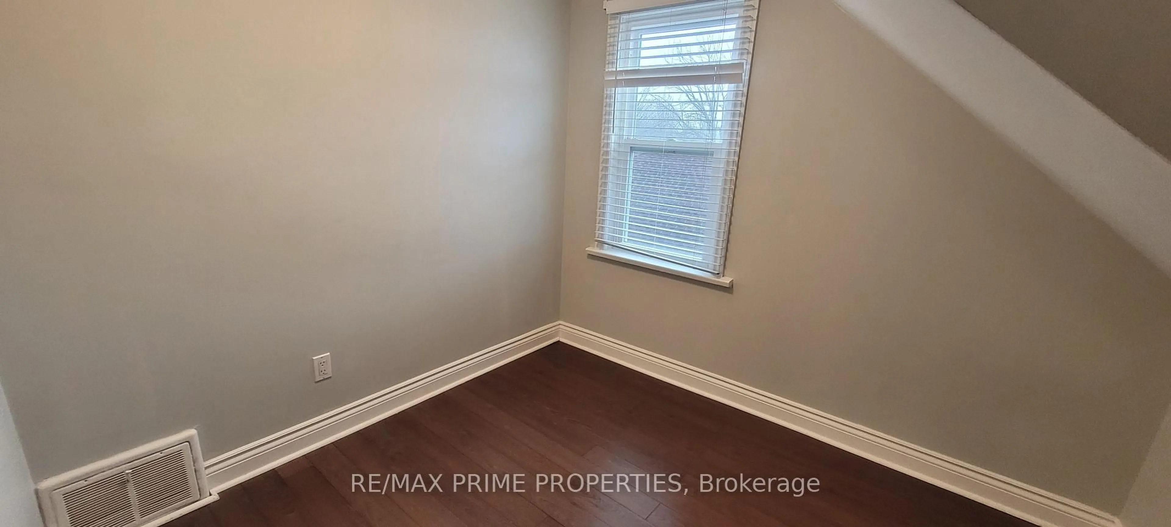 A pic of a room for 8 Elgin St, Cambridge Ontario N1R 5G2