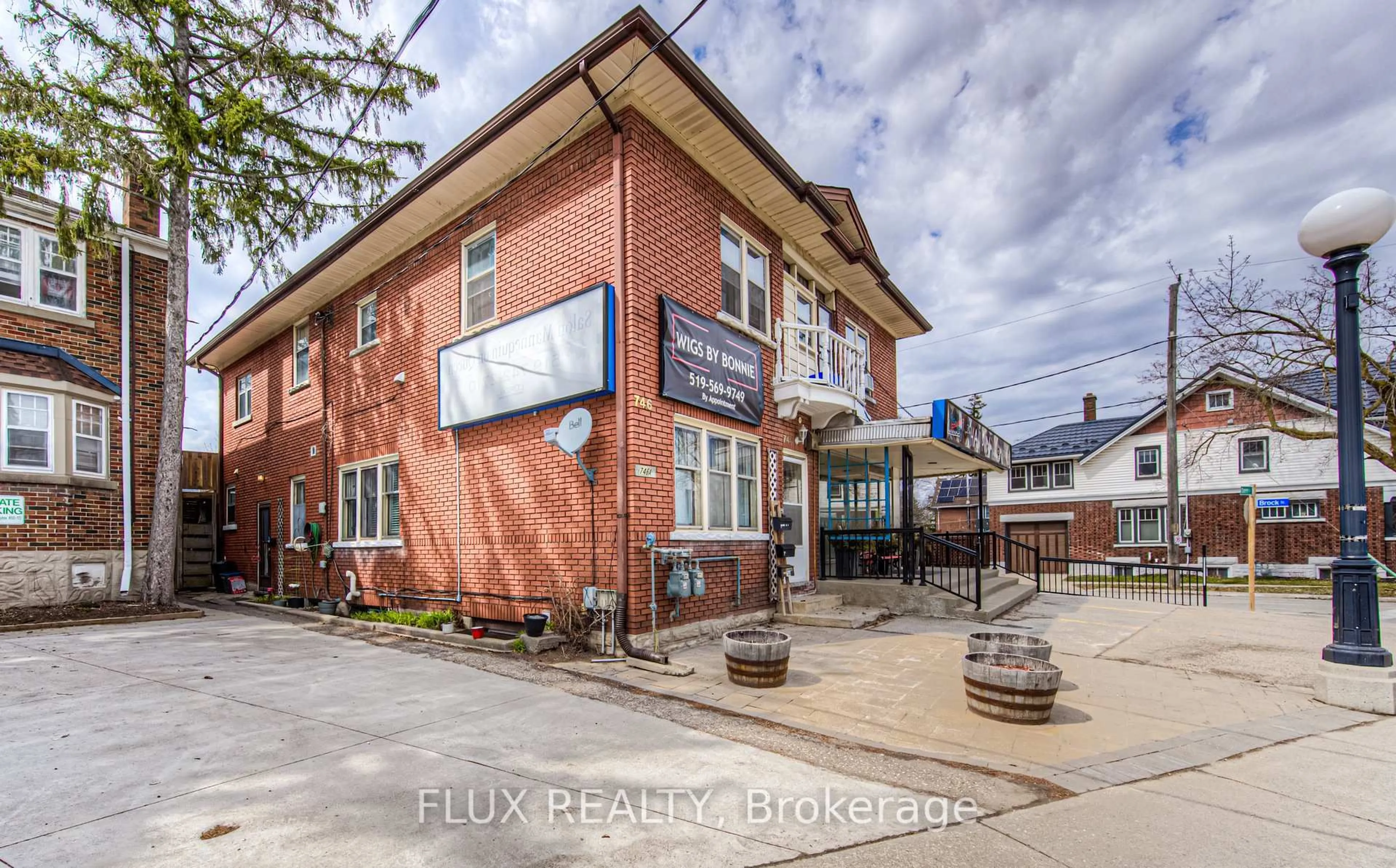 Unknown for 744 Queen St, Kitchener Ontario N2M 1A4