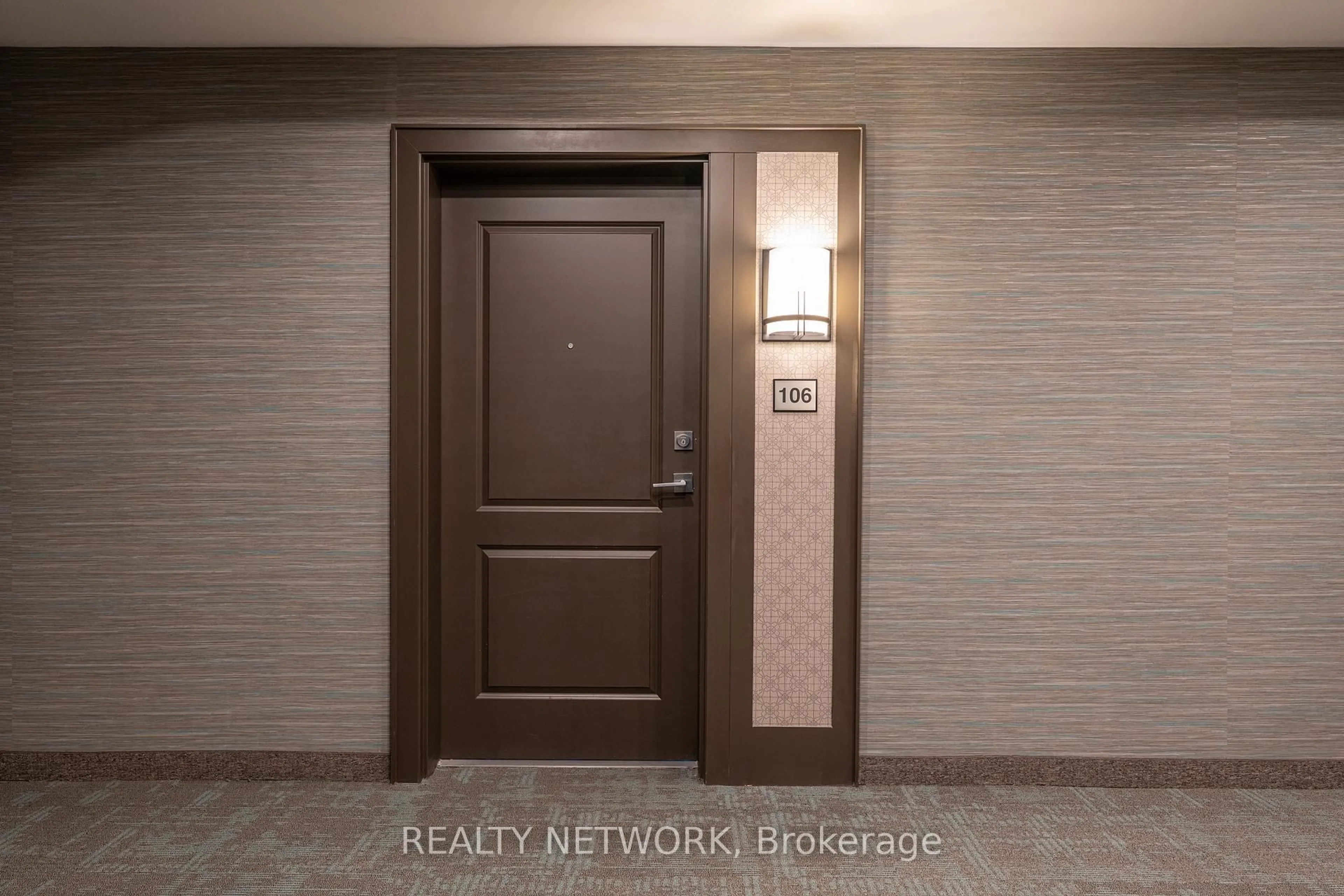 Indoor entryway for 460 Dundas St #106, Hamilton Ontario L8B 2A5