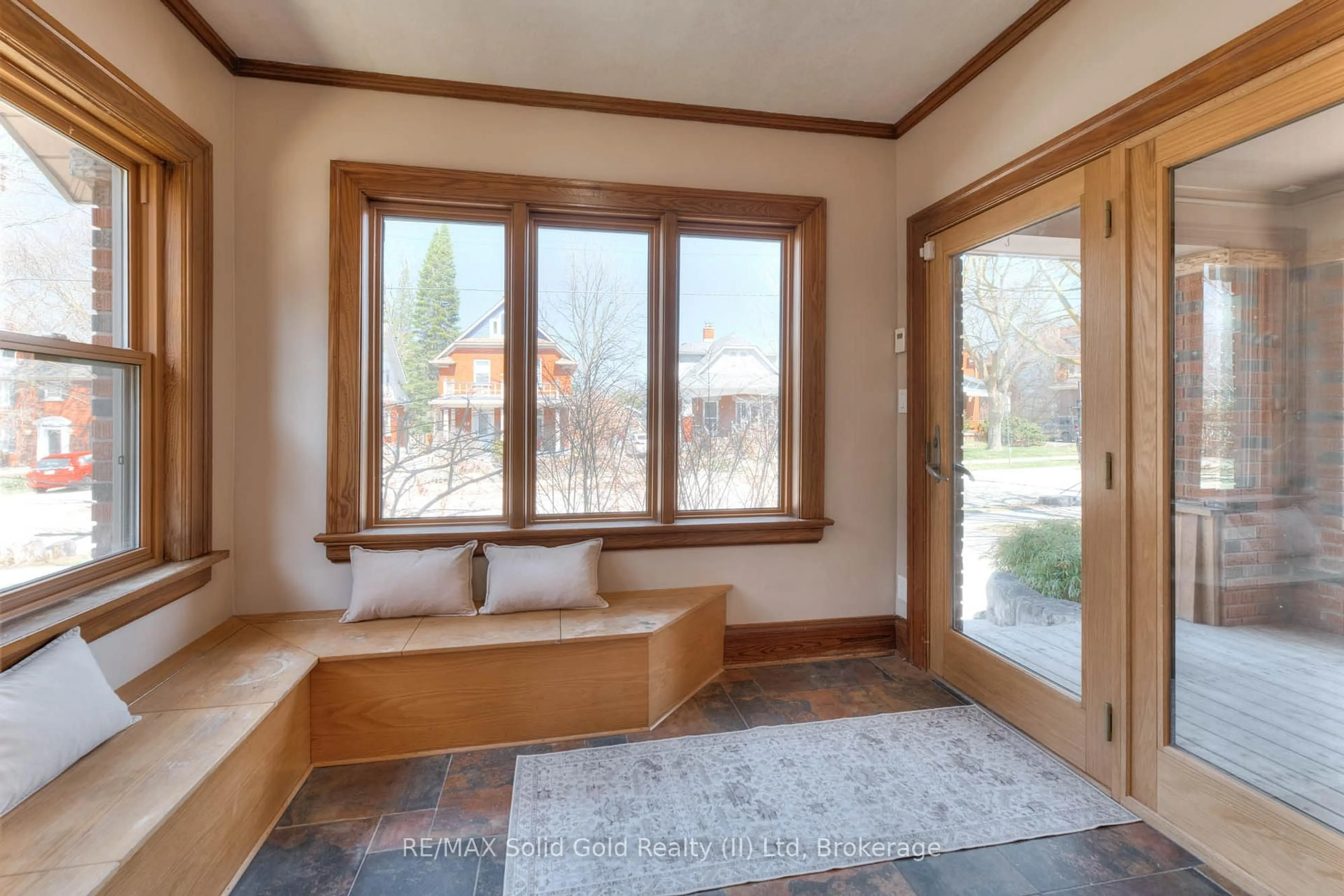Indoor entryway for 47 Mary St, Kitchener Ontario N2H 3P9
