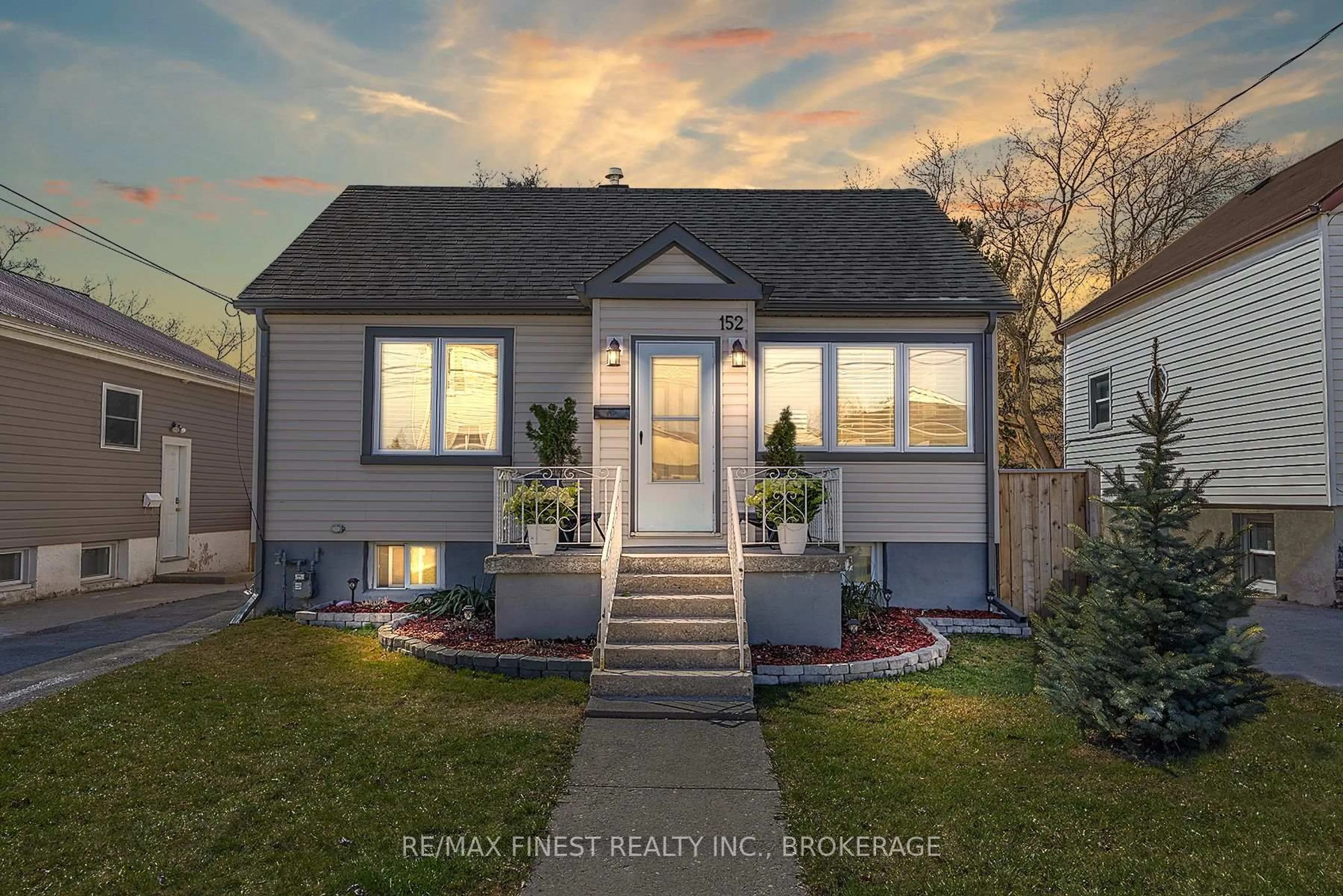 Home with vinyl exterior material, street for 152 Fraser St, Kingston Ontario K7K 2J2