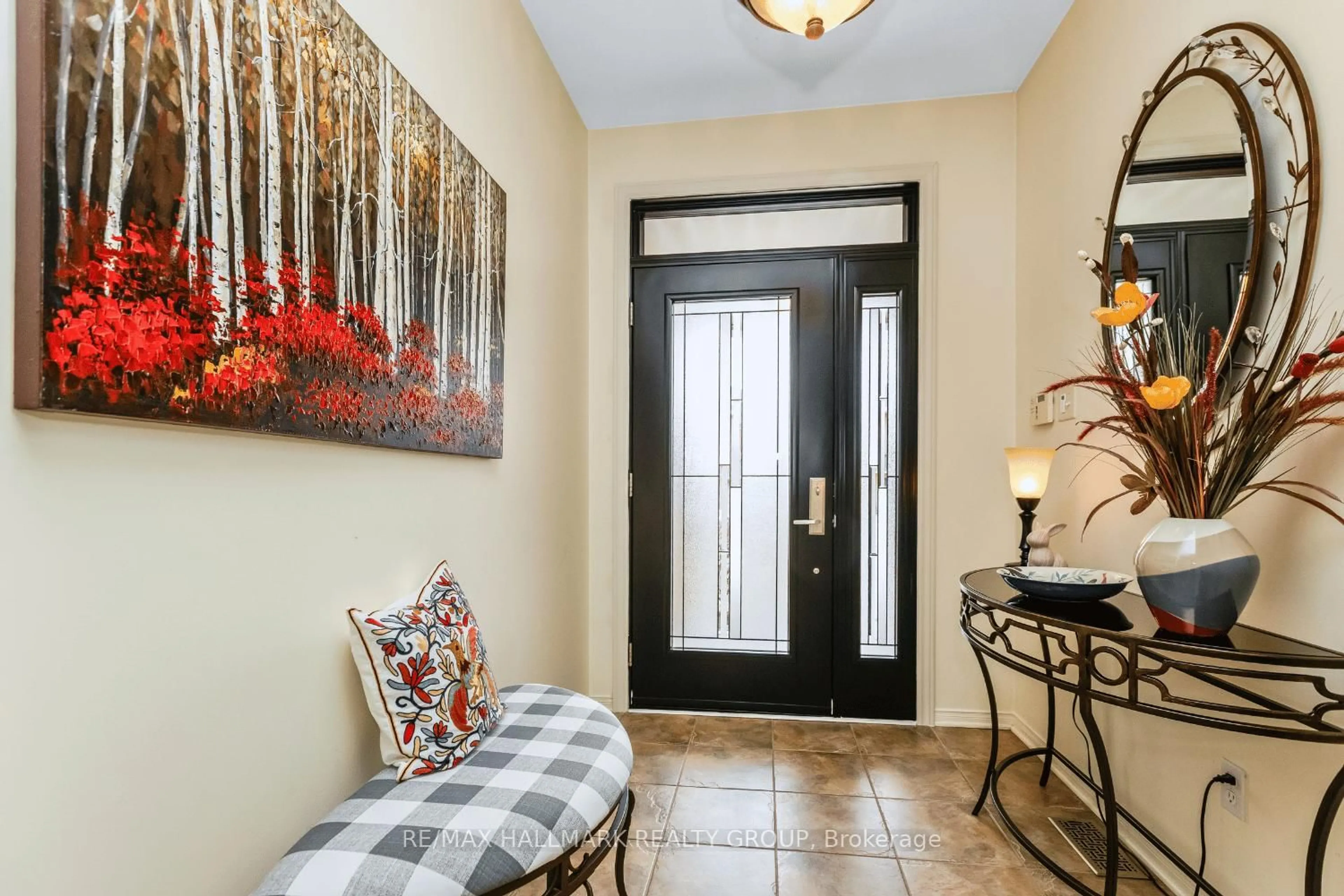 Indoor entryway for 1551 Henri Lauzon St, Ottawa Ontario K1C 7R9