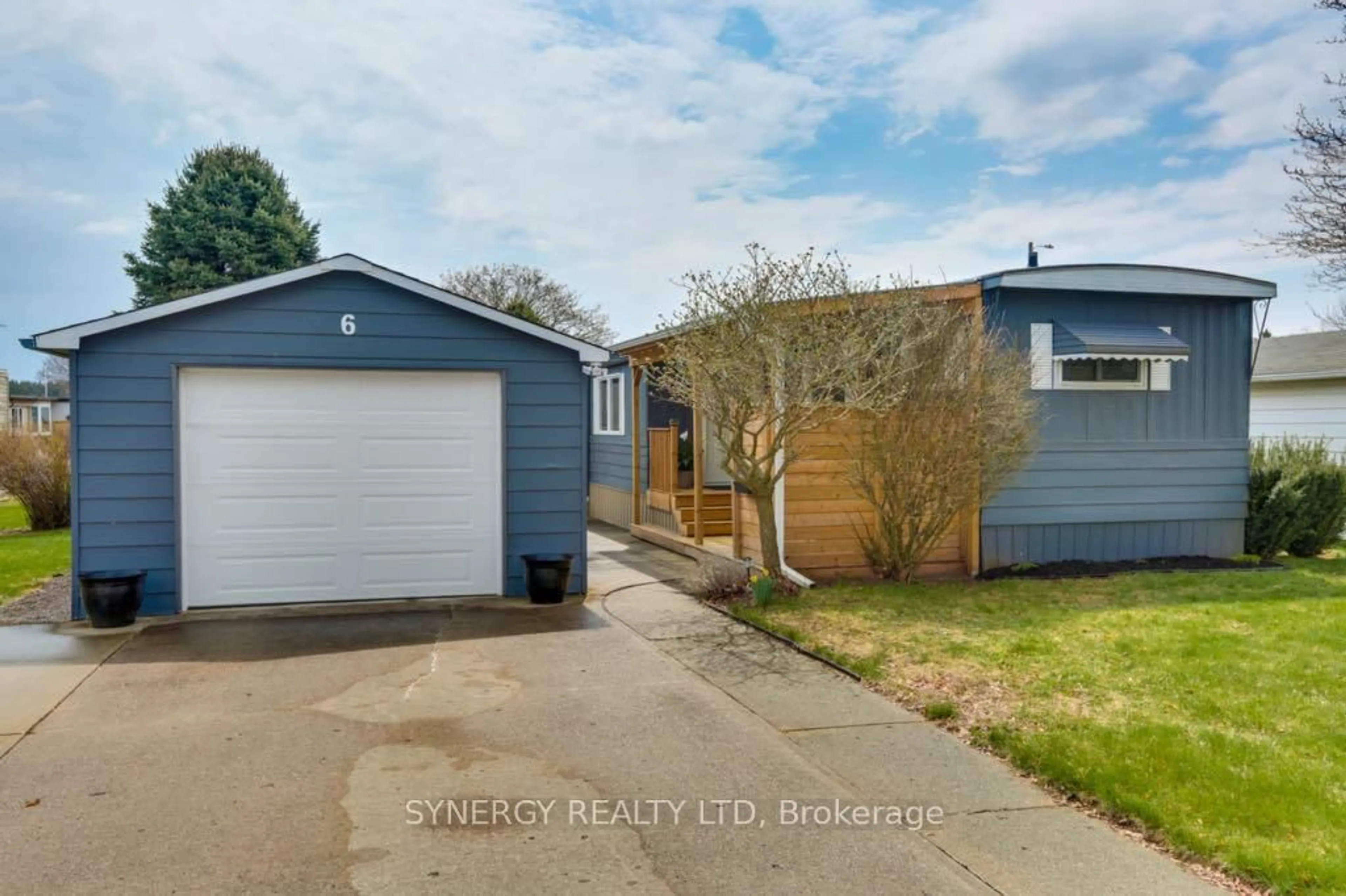 A pic from outside/outdoor area/front of a property/back of a property/a pic from drone, street for 6 Stewart St, Strathroy-Caradoc Ontario N7G 3K8