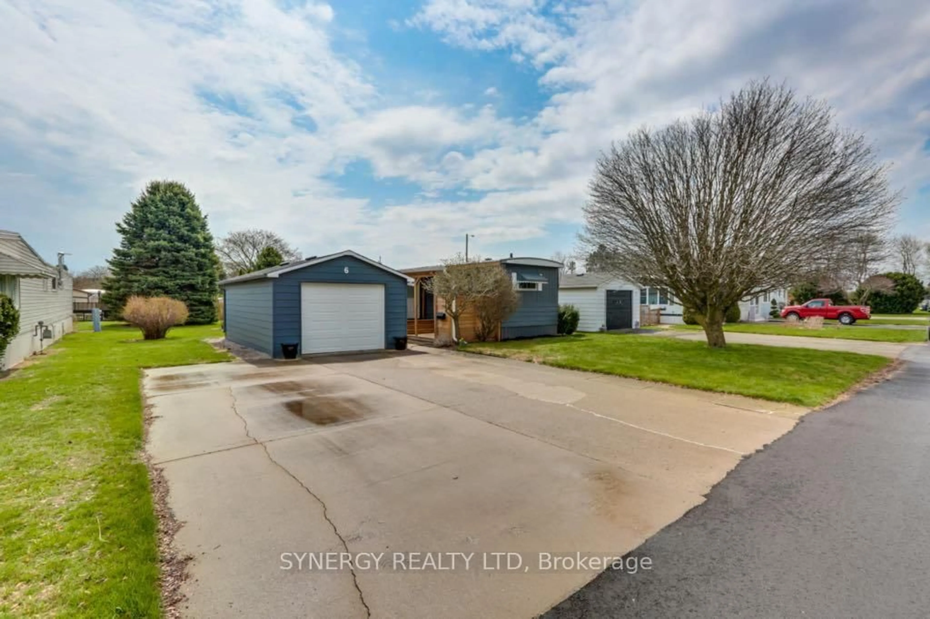 A pic from outside/outdoor area/front of a property/back of a property/a pic from drone, street for 6 Stewart St, Strathroy-Caradoc Ontario N7G 3K8