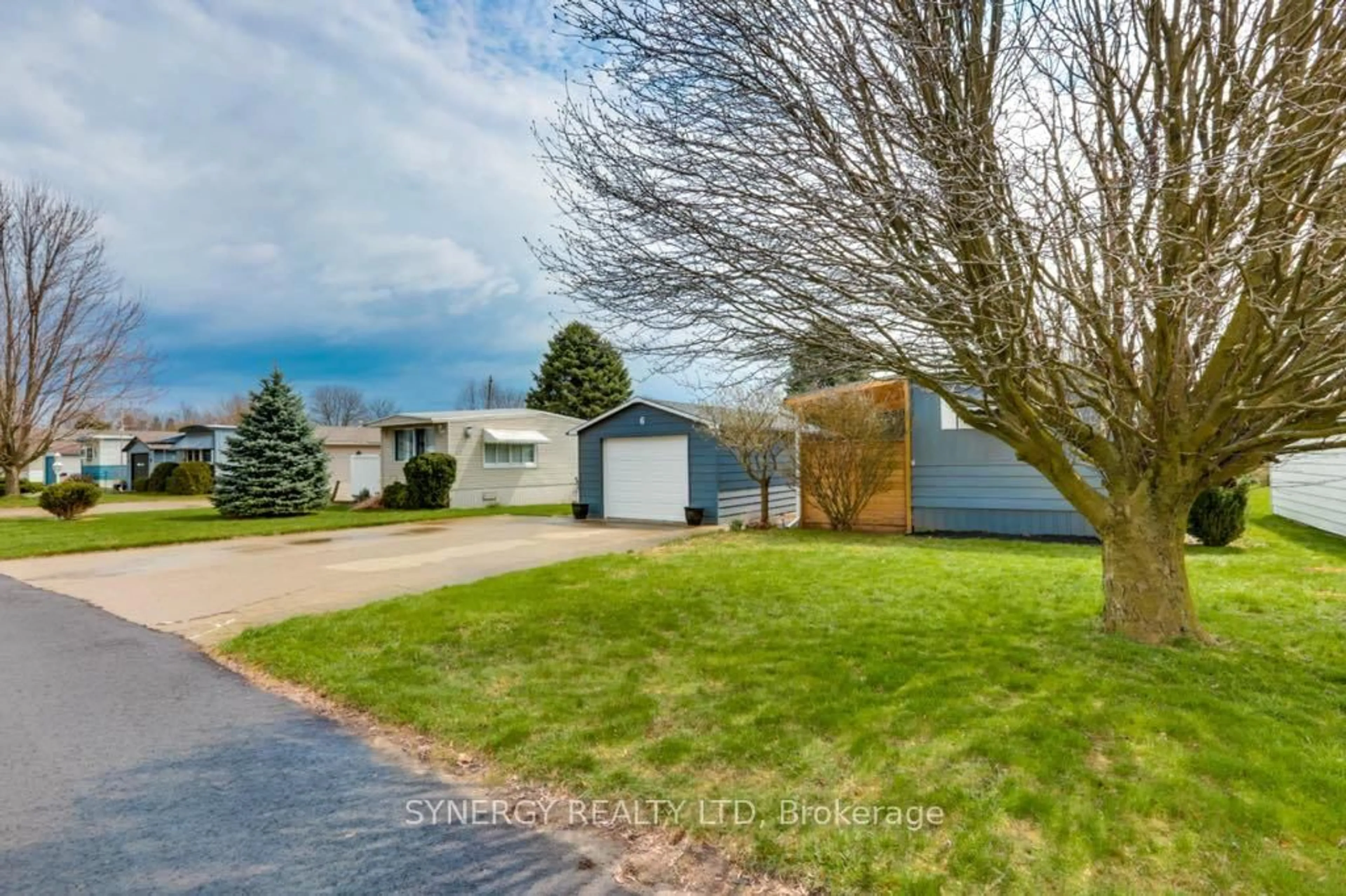 A pic from outside/outdoor area/front of a property/back of a property/a pic from drone, street for 6 Stewart St, Strathroy-Caradoc Ontario N7G 3K8