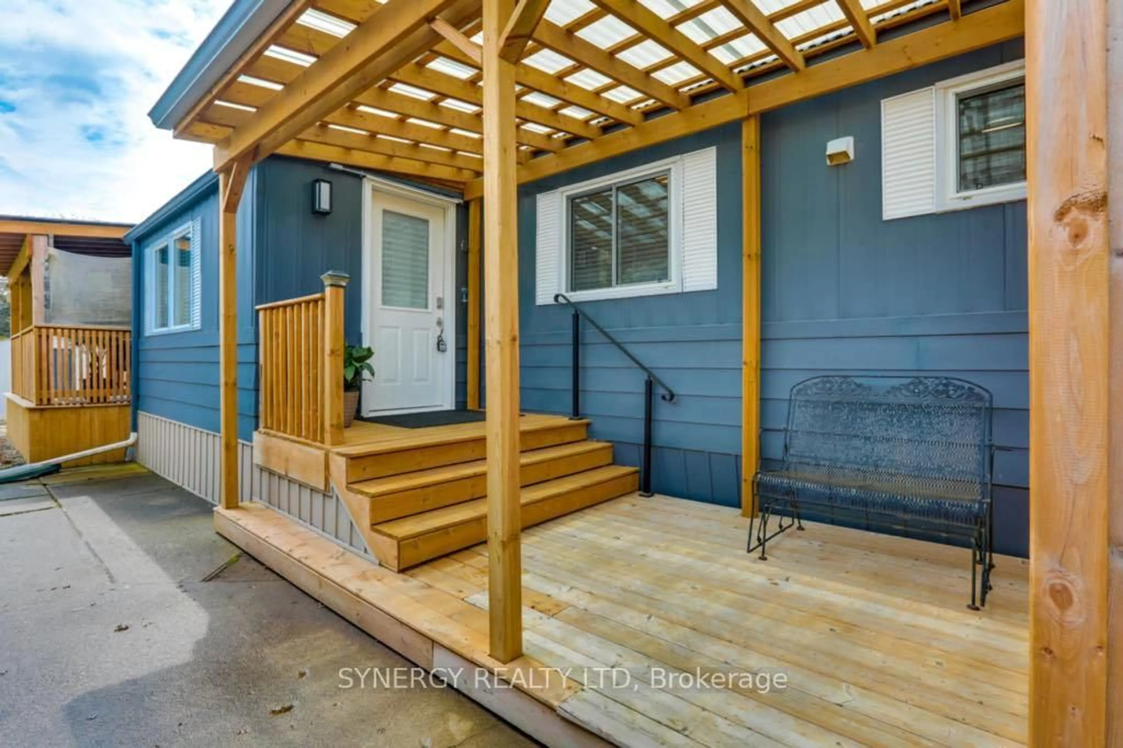 Indoor entryway for 6 Stewart St, Strathroy-Caradoc Ontario N7G 3K8