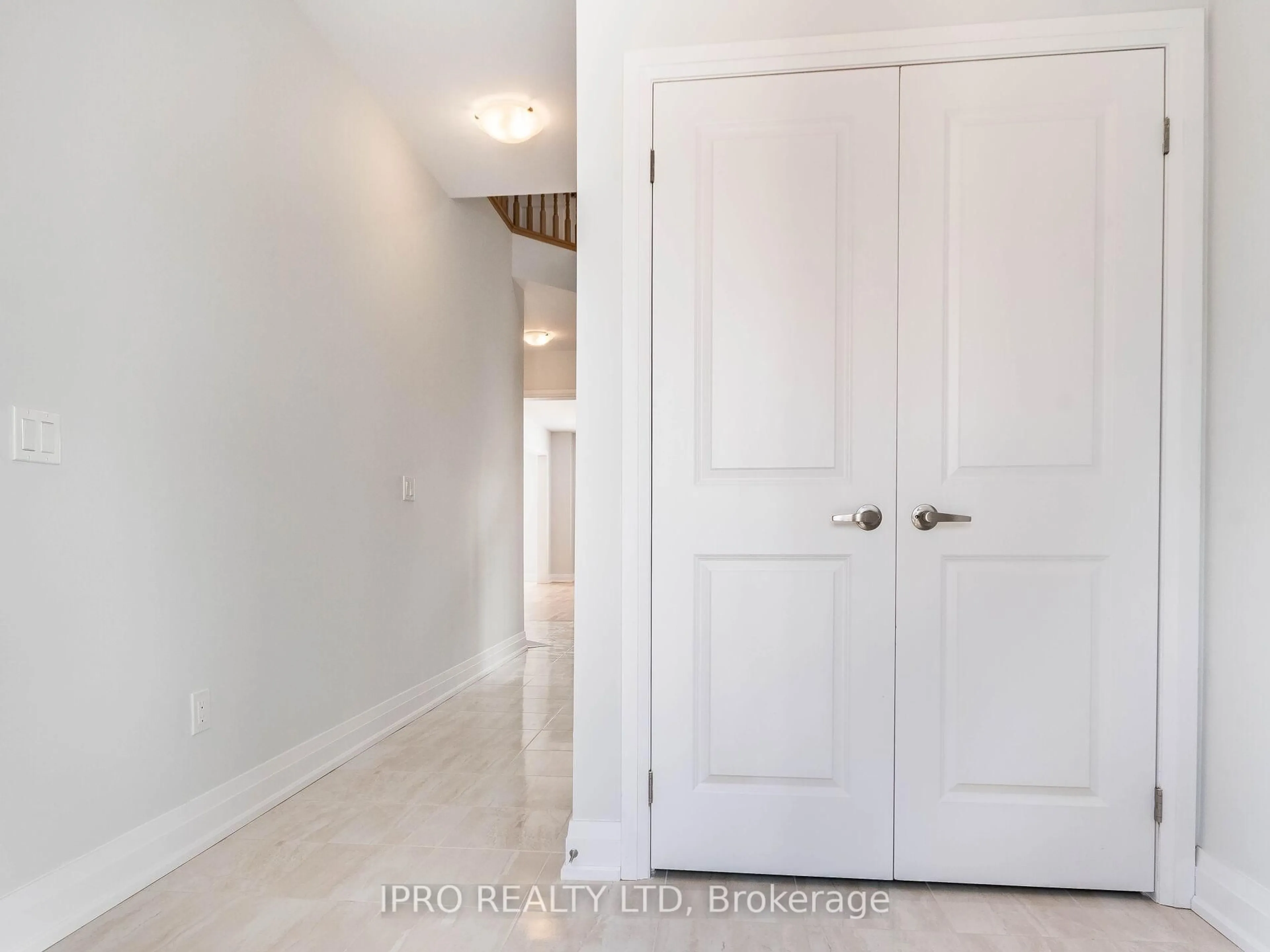 Indoor entryway for 897 Knights Lane, Woodstock Ontario N4T 0P7