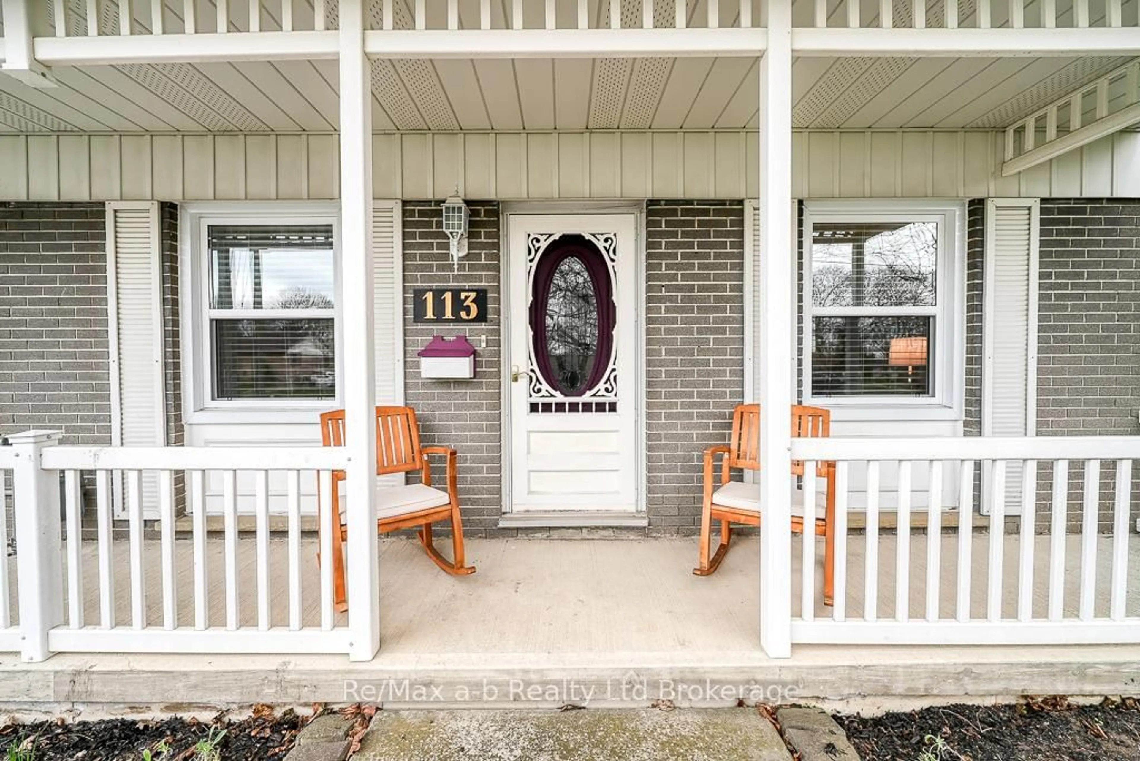 Indoor entryway for 113 Lyndale Cres, Woodstock Ontario N4S 7S8