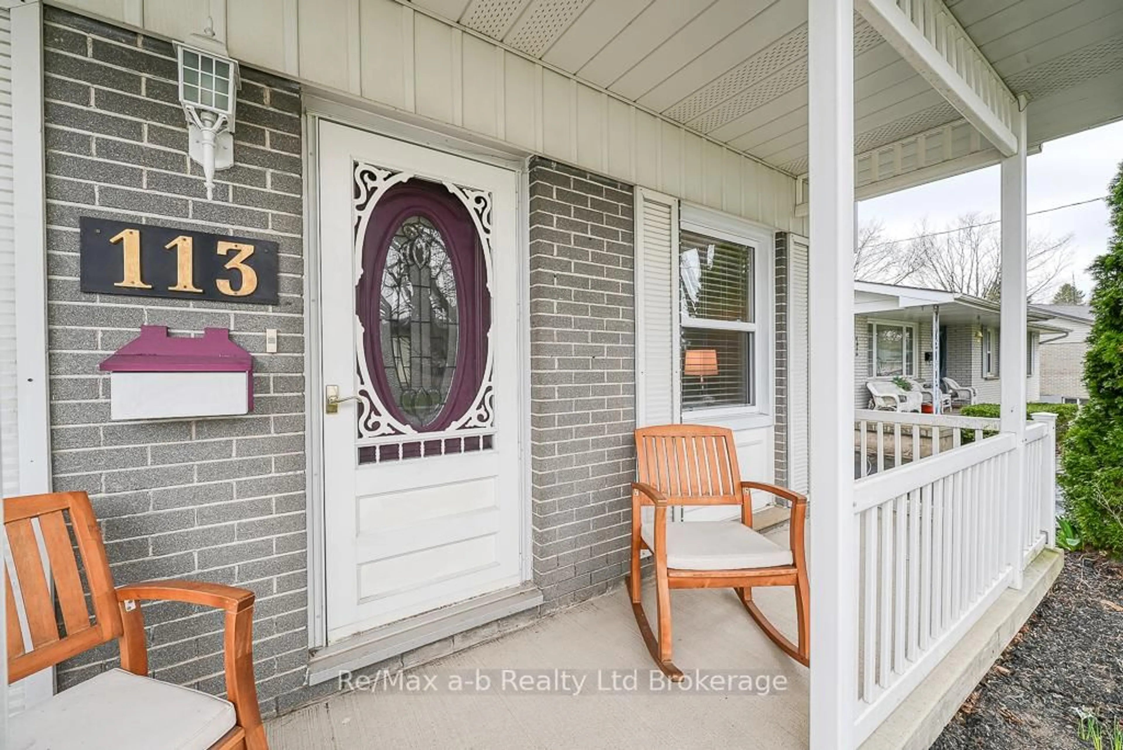 Indoor entryway for 113 Lyndale Cres, Woodstock Ontario N4S 7S8