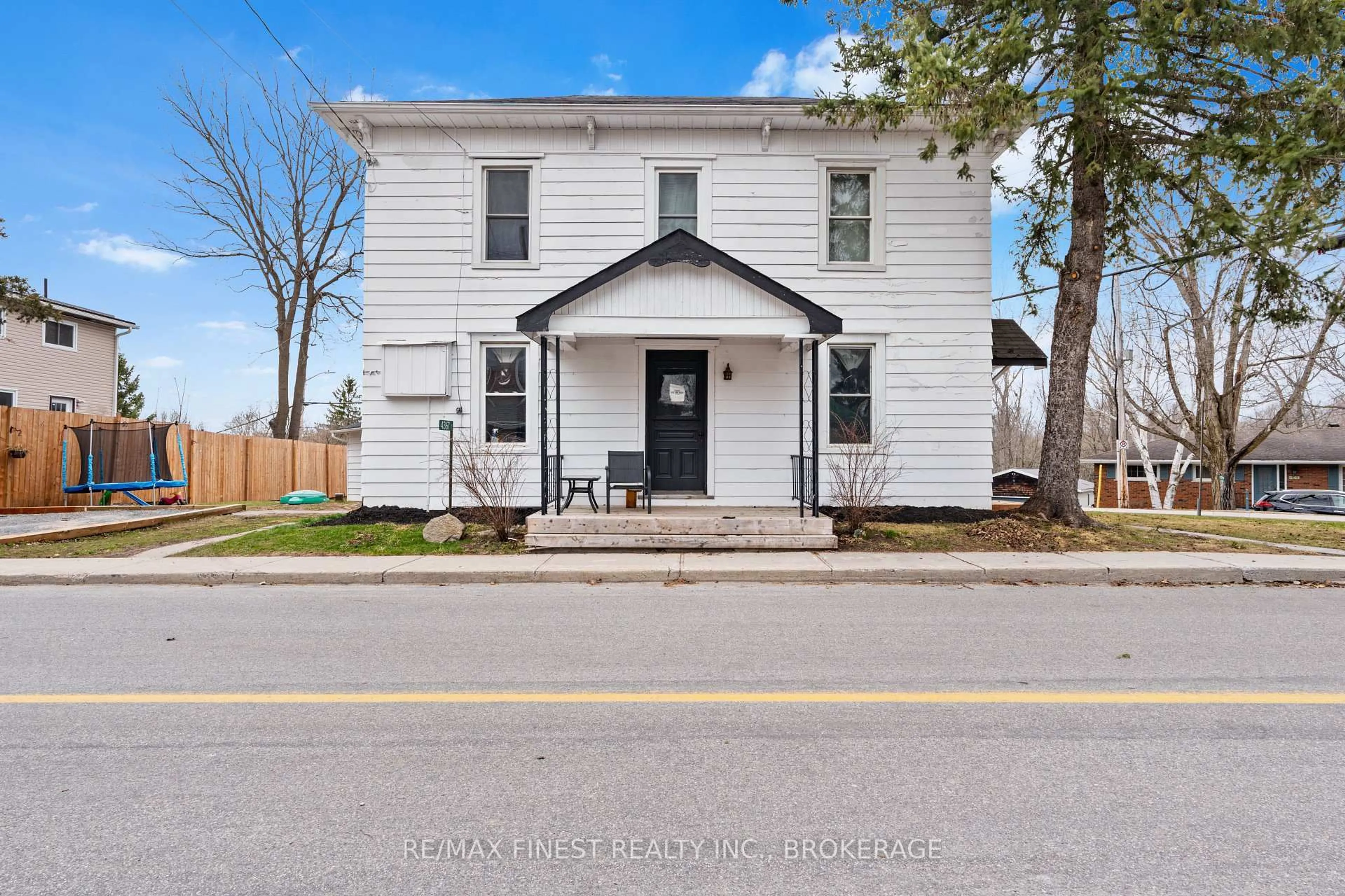 A pic from outside/outdoor area/front of a property/back of a property/a pic from drone, street for 4367 AMELIA St, Sydenham Ontario K0H 2T0