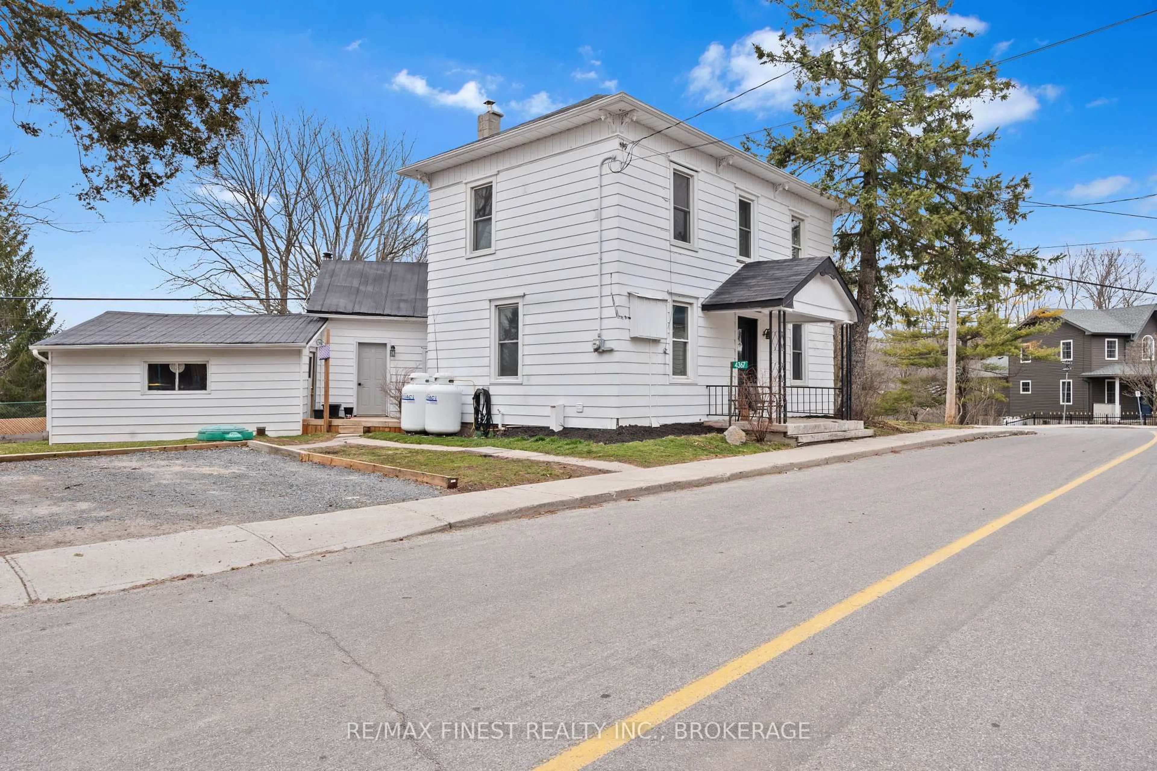 A pic from outside/outdoor area/front of a property/back of a property/a pic from drone, street for 4367 AMELIA St, Sydenham Ontario K0H 2T0