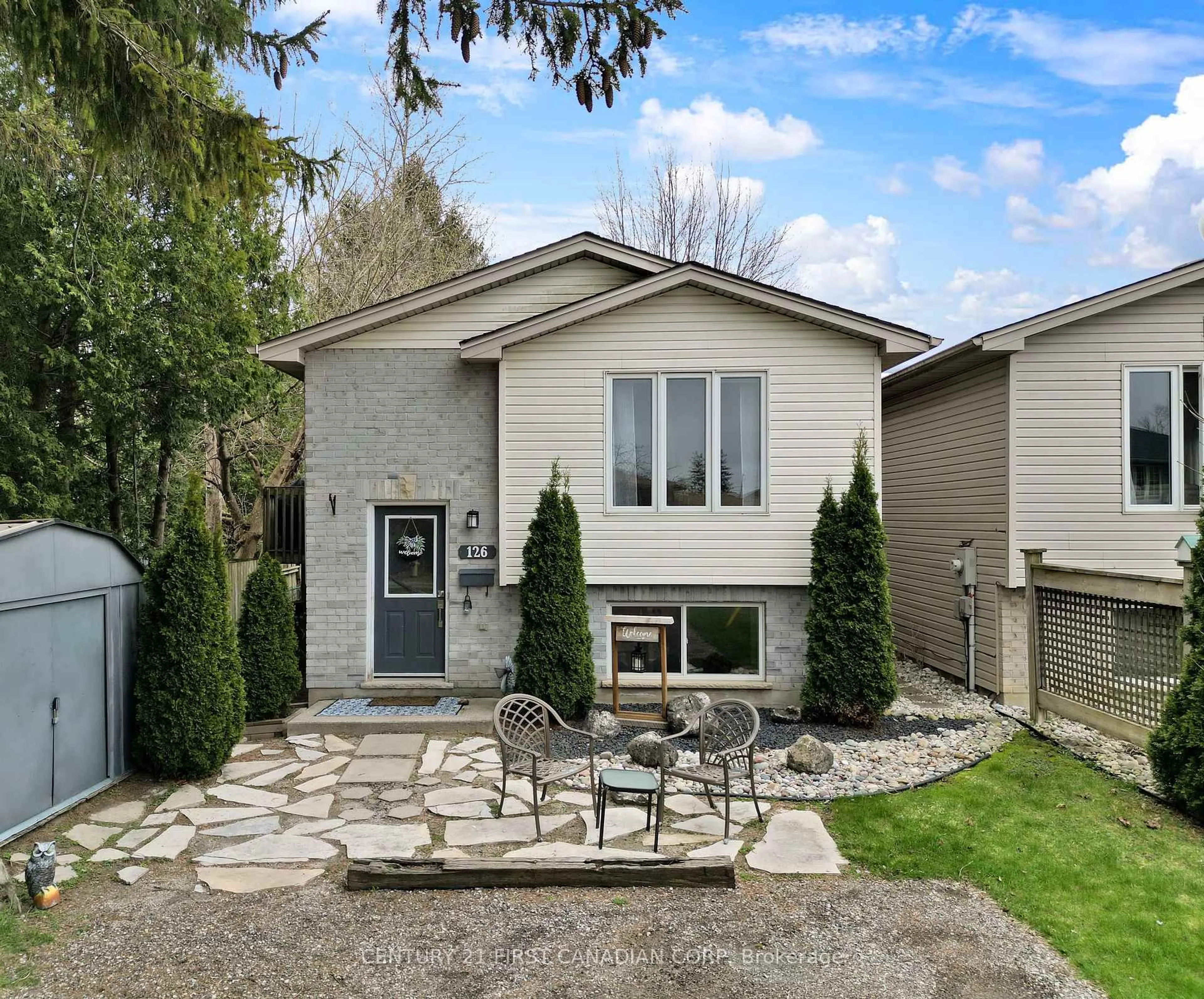 Home with vinyl exterior material, street for 126 Scott St, Strathroy-Caradoc Ontario N7G 1K2