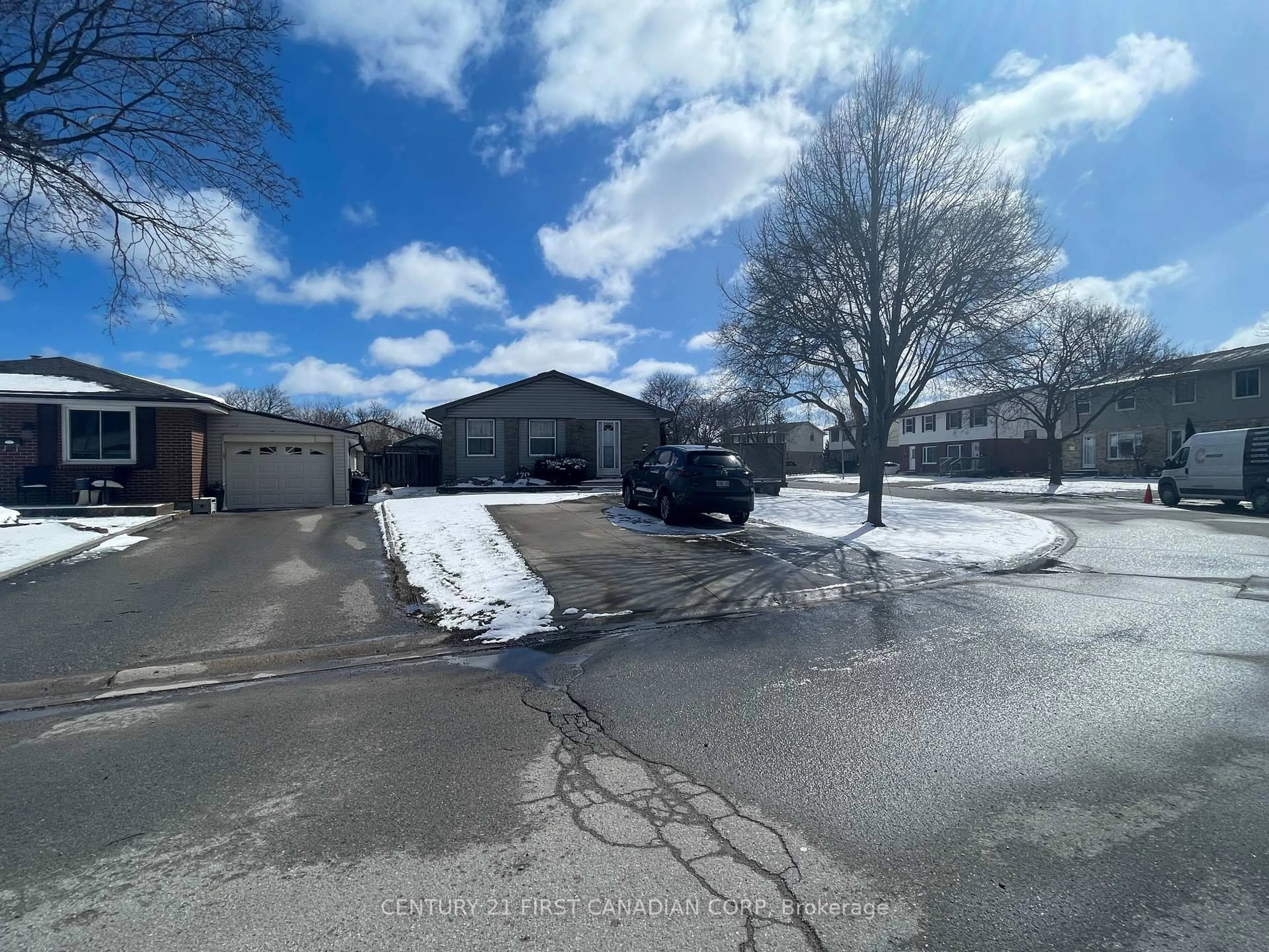 A pic from outside/outdoor area/front of a property/back of a property/a pic from drone, street for 70 Woodrow Cres, London South Ontario N6E 1E8