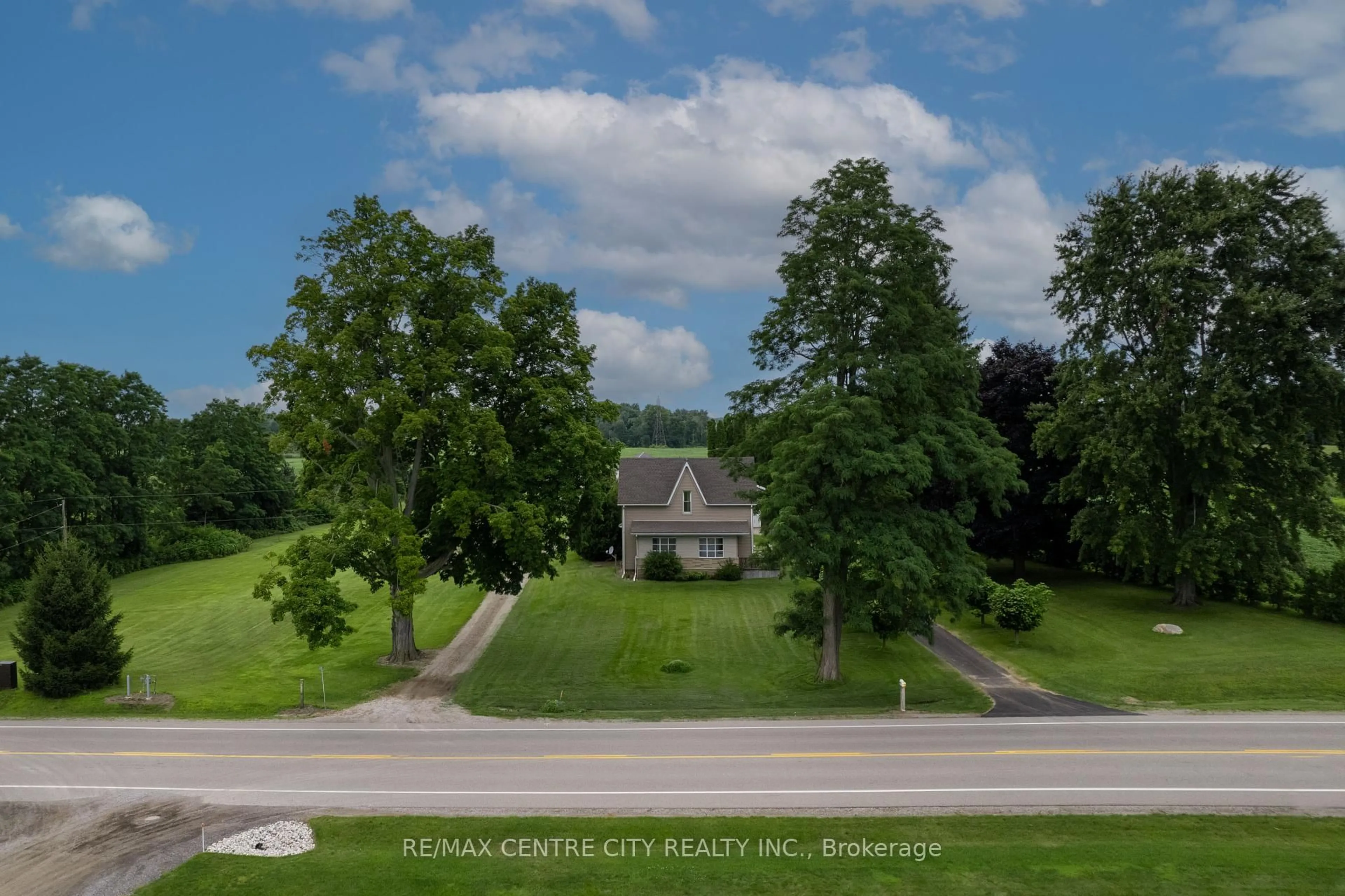 A pic from outside/outdoor area/front of a property/back of a property/a pic from drone, mountain view for 6924 Calvert Dr, Strathroy-Caradoc Ontario N7G 3H5