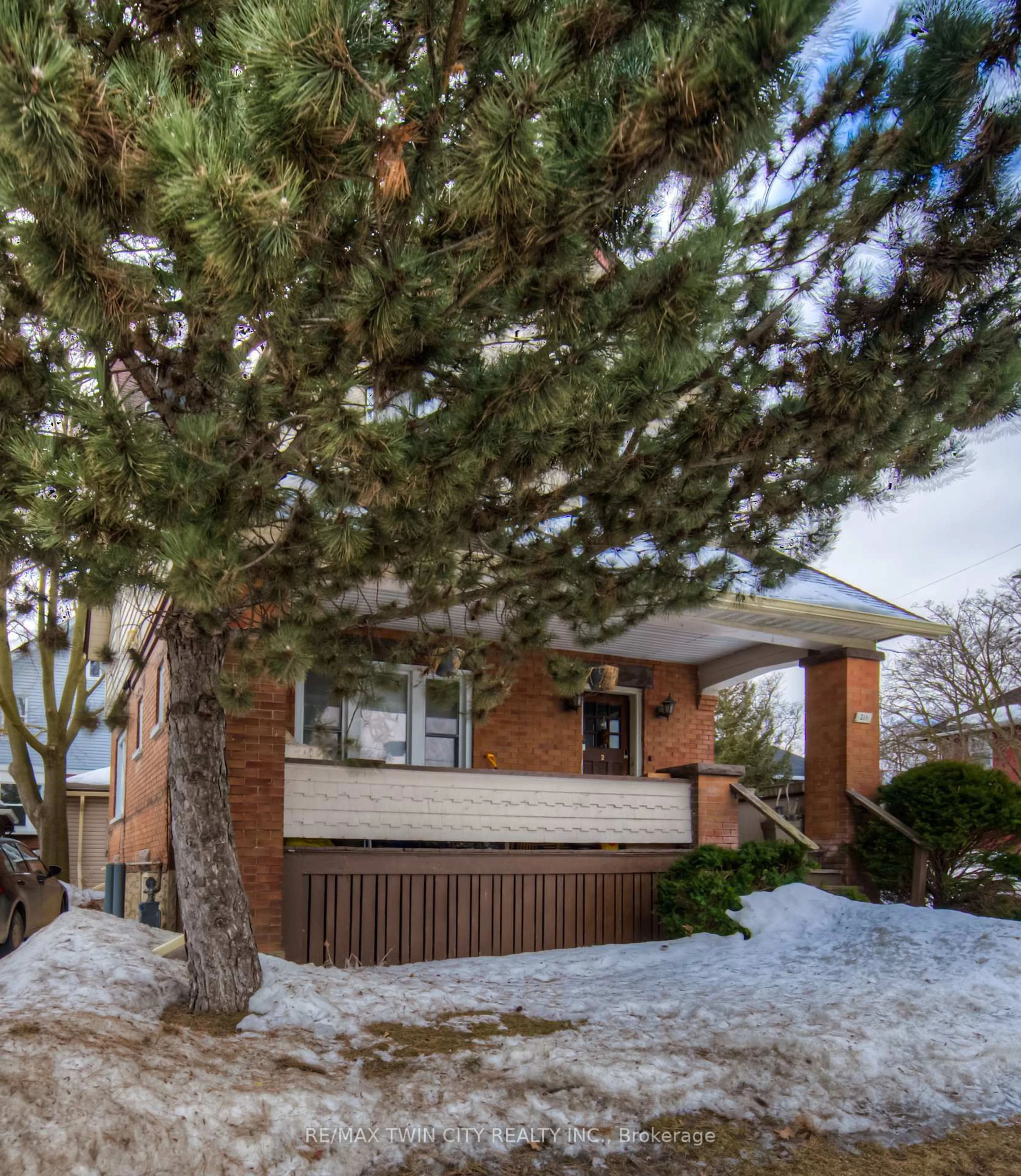 Home with brick exterior material, street for 211 Weber St, Kitchener Ontario N2H 1E7