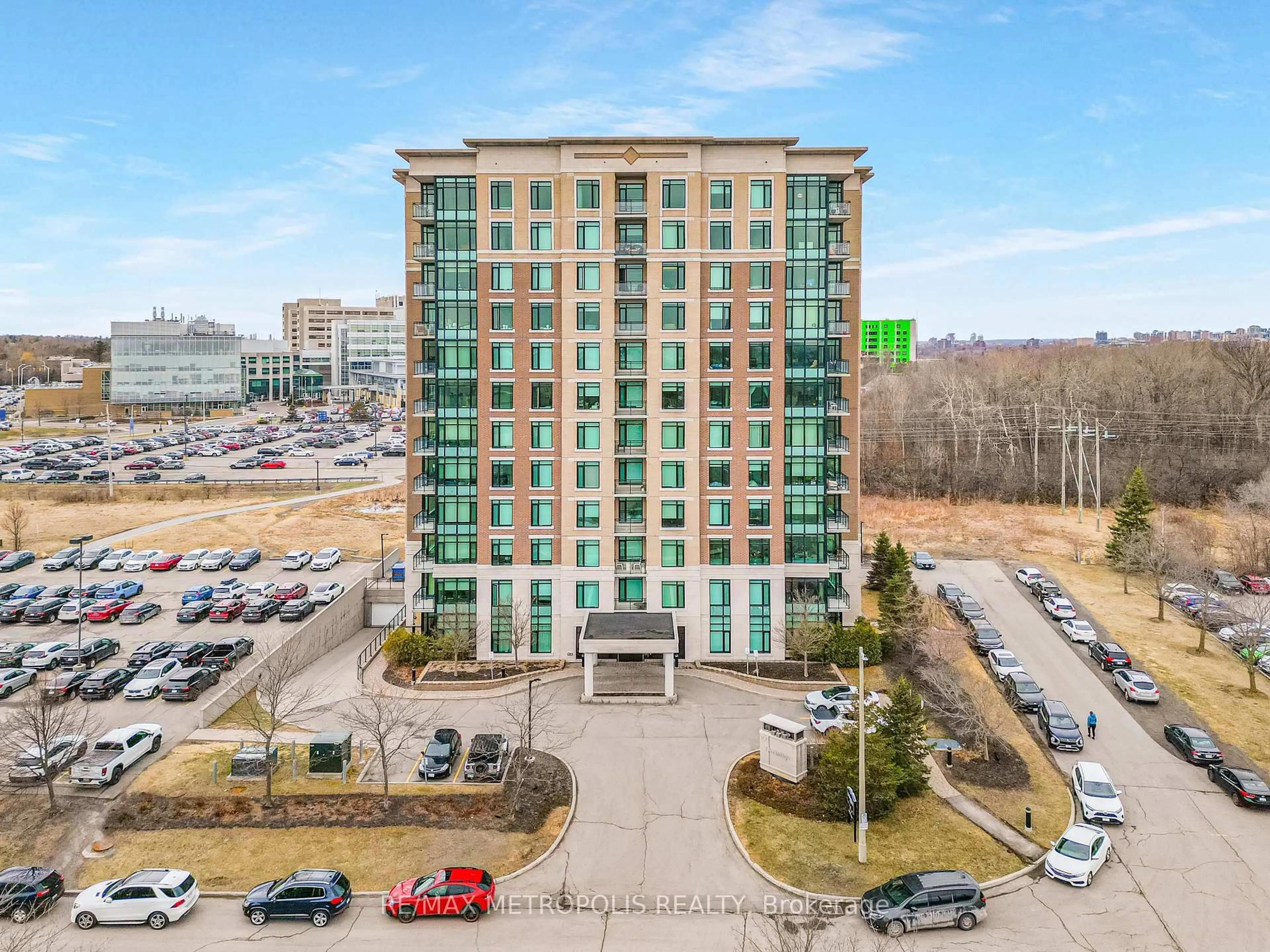 A pic from outside/outdoor area/front of a property/back of a property/a pic from drone, building for 100 ROGER GUINDON Ave #603, Ottawa Ontario K1G 3Z7