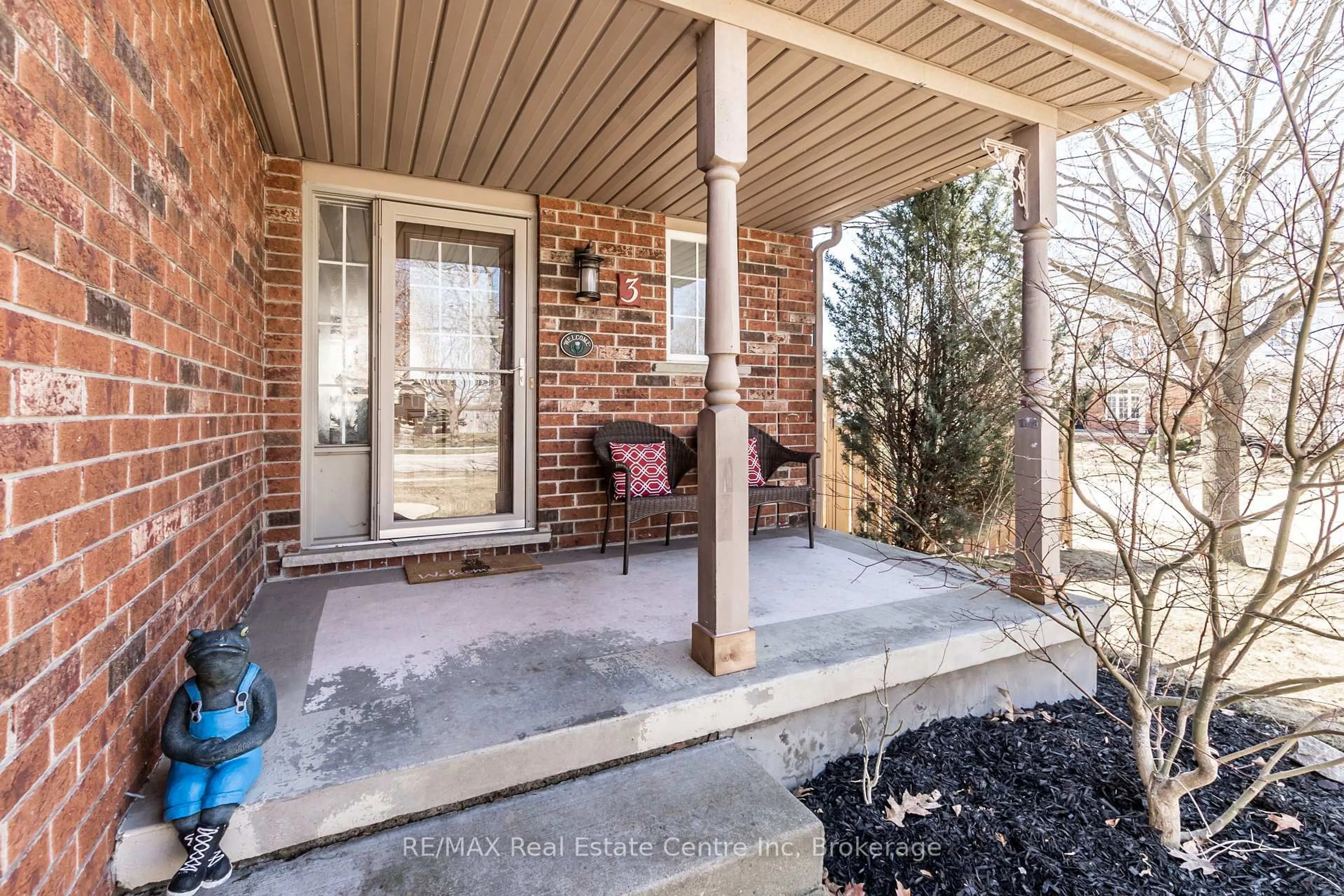 Indoor entryway for 3 Karalee Cres, Cambridge Ontario N3C 4H2