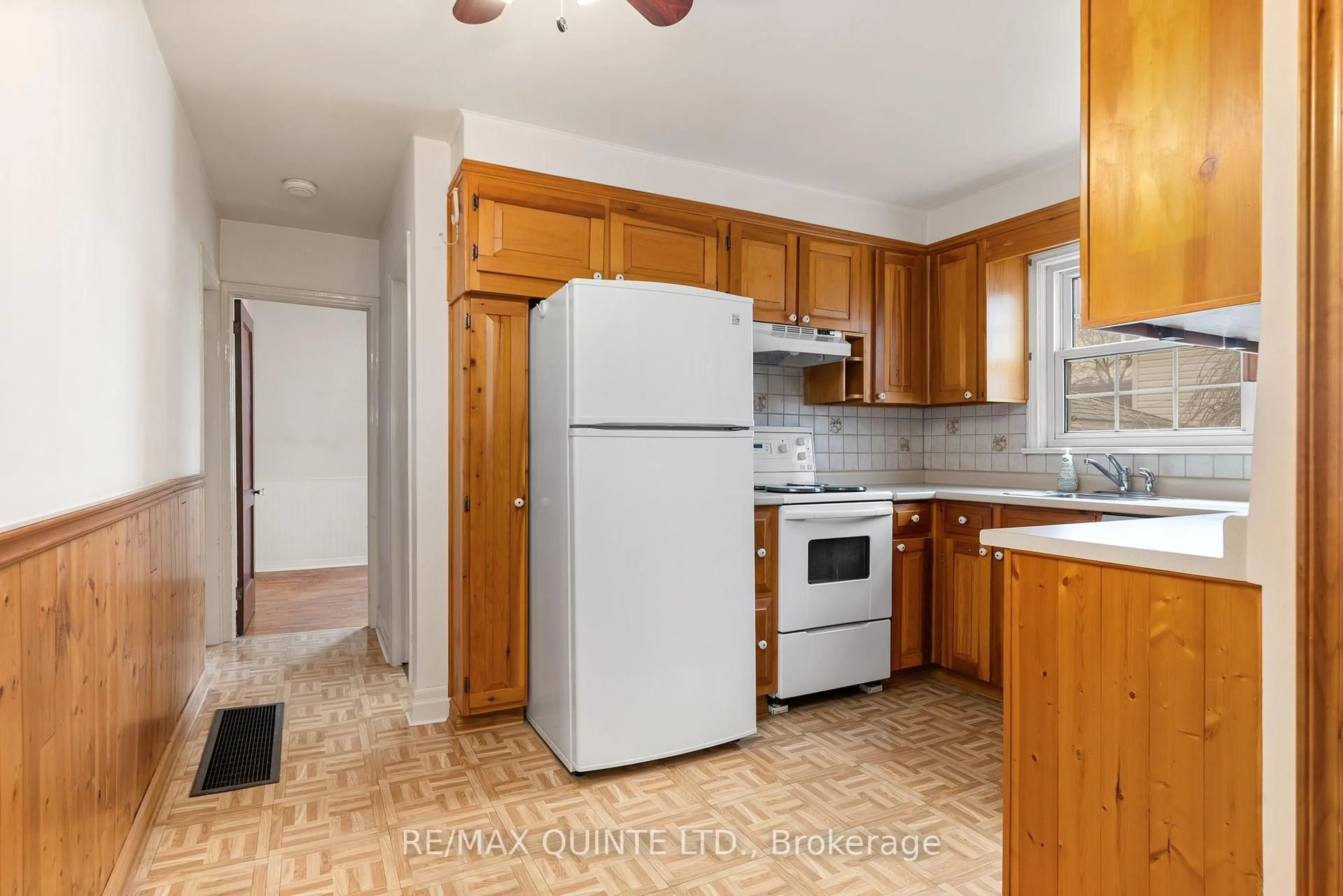 Standard kitchen, unknown for 25 Valleyview Cres, Belleville Ontario K8P 3E9