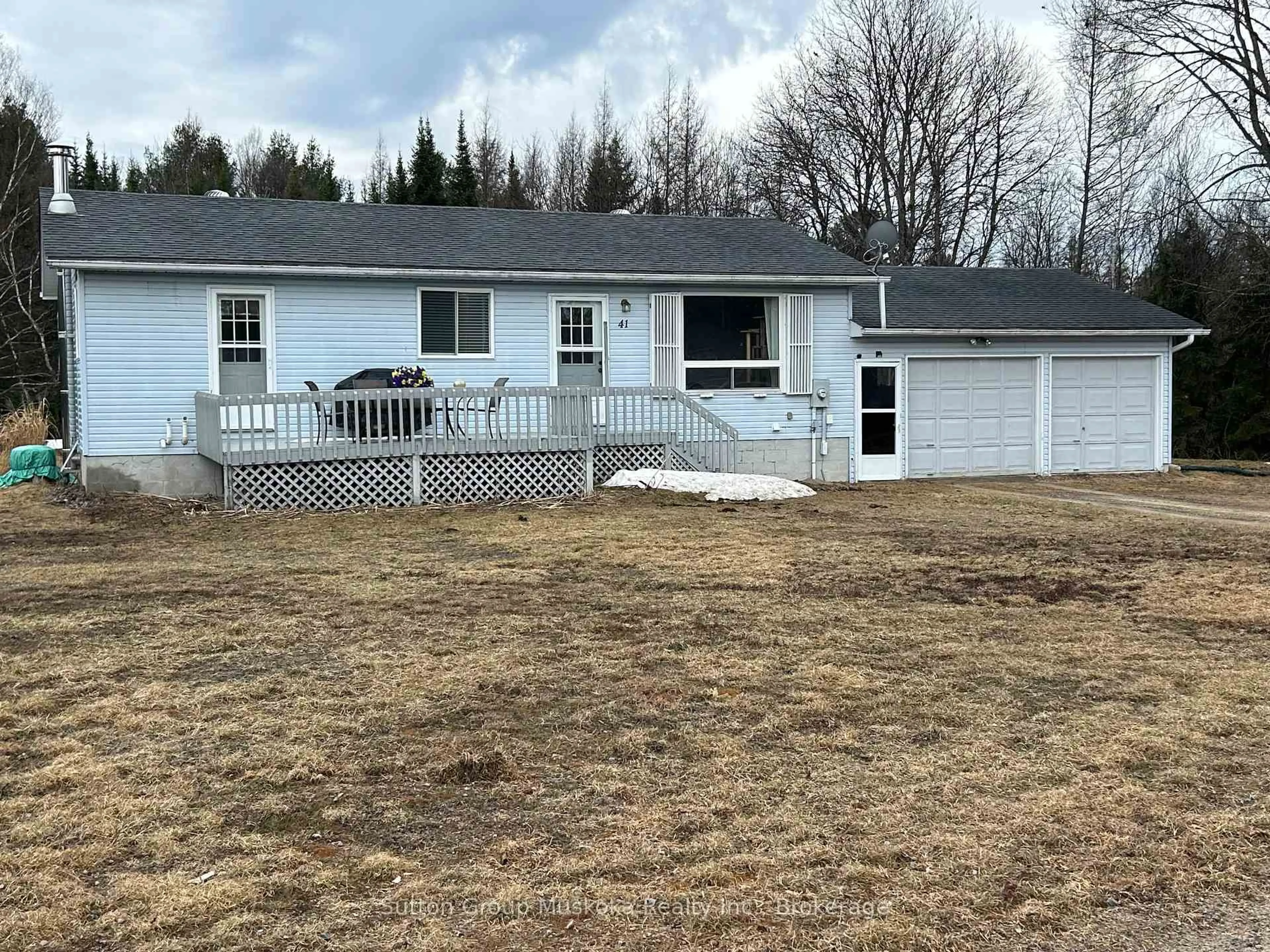 A pic from outside/outdoor area/front of a property/back of a property/a pic from drone, unknown for 41 Pond Cres, Huntsville Ontario P0A 1R0