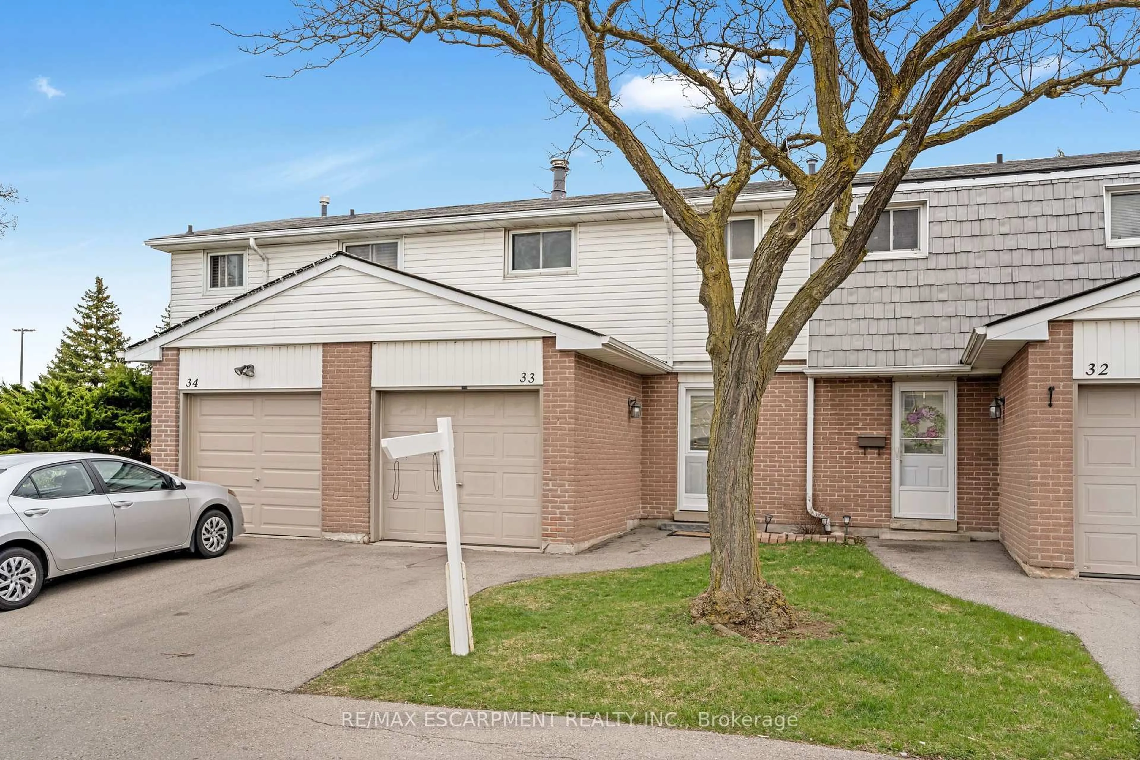 A pic from outside/outdoor area/front of a property/back of a property/a pic from drone, street for 1350 Limeridge Rd #33, Hamilton Ontario L8W 1L6