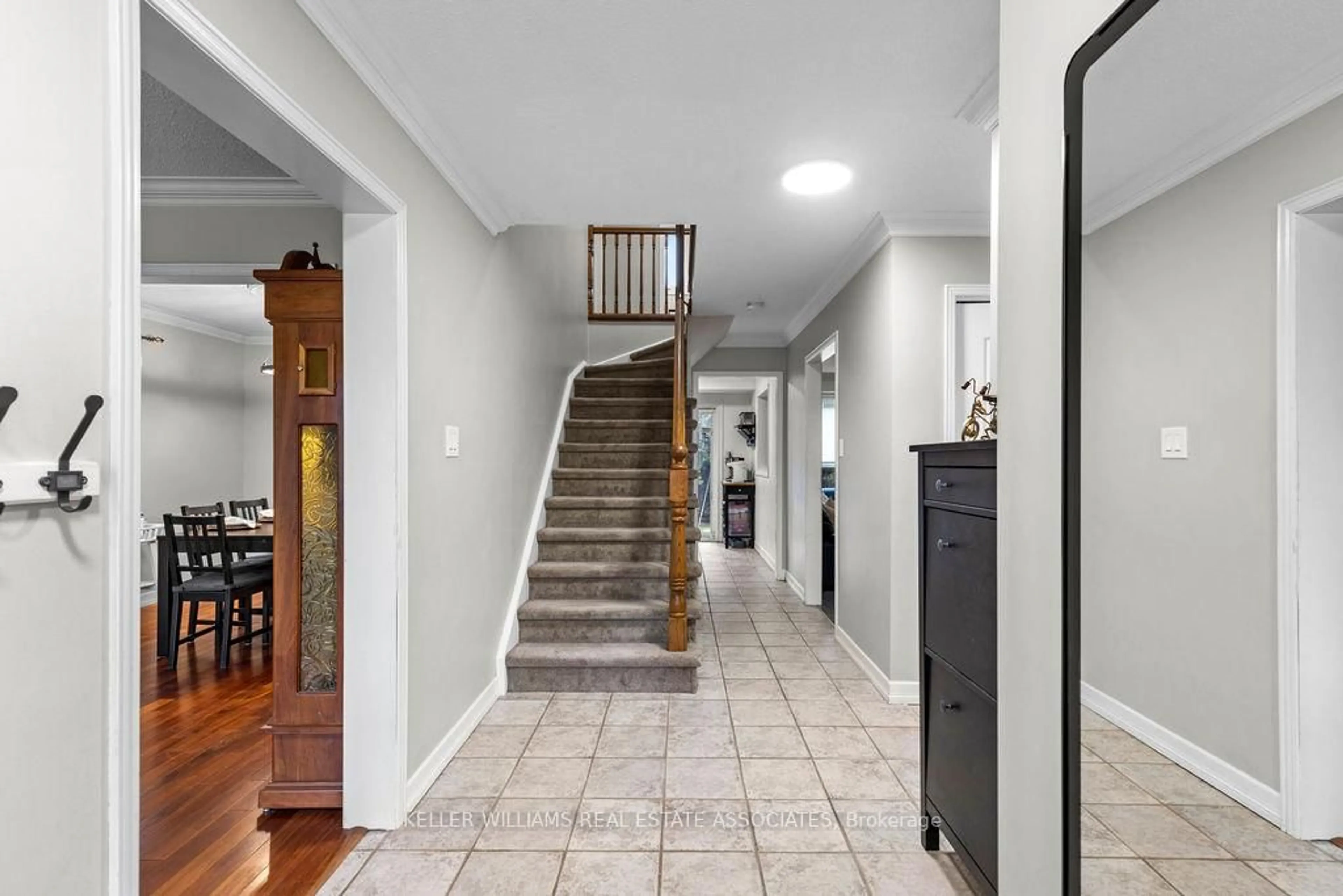 Indoor foyer for 56 Harwood Rd, Cambridge Ontario N1S 4S7