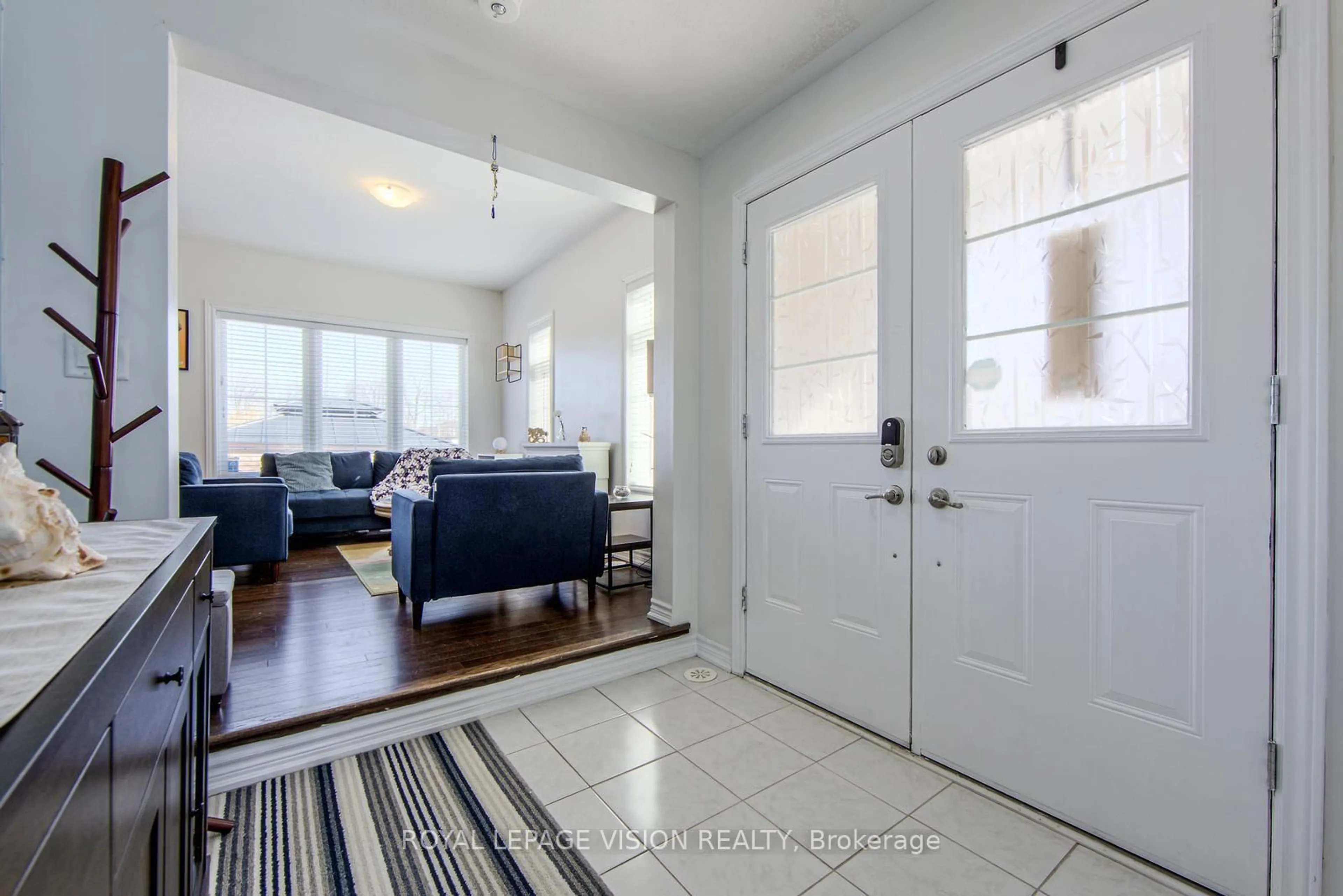 Indoor entryway for 54 Borers Creek Circ, Hamilton Ontario L8B 1W3