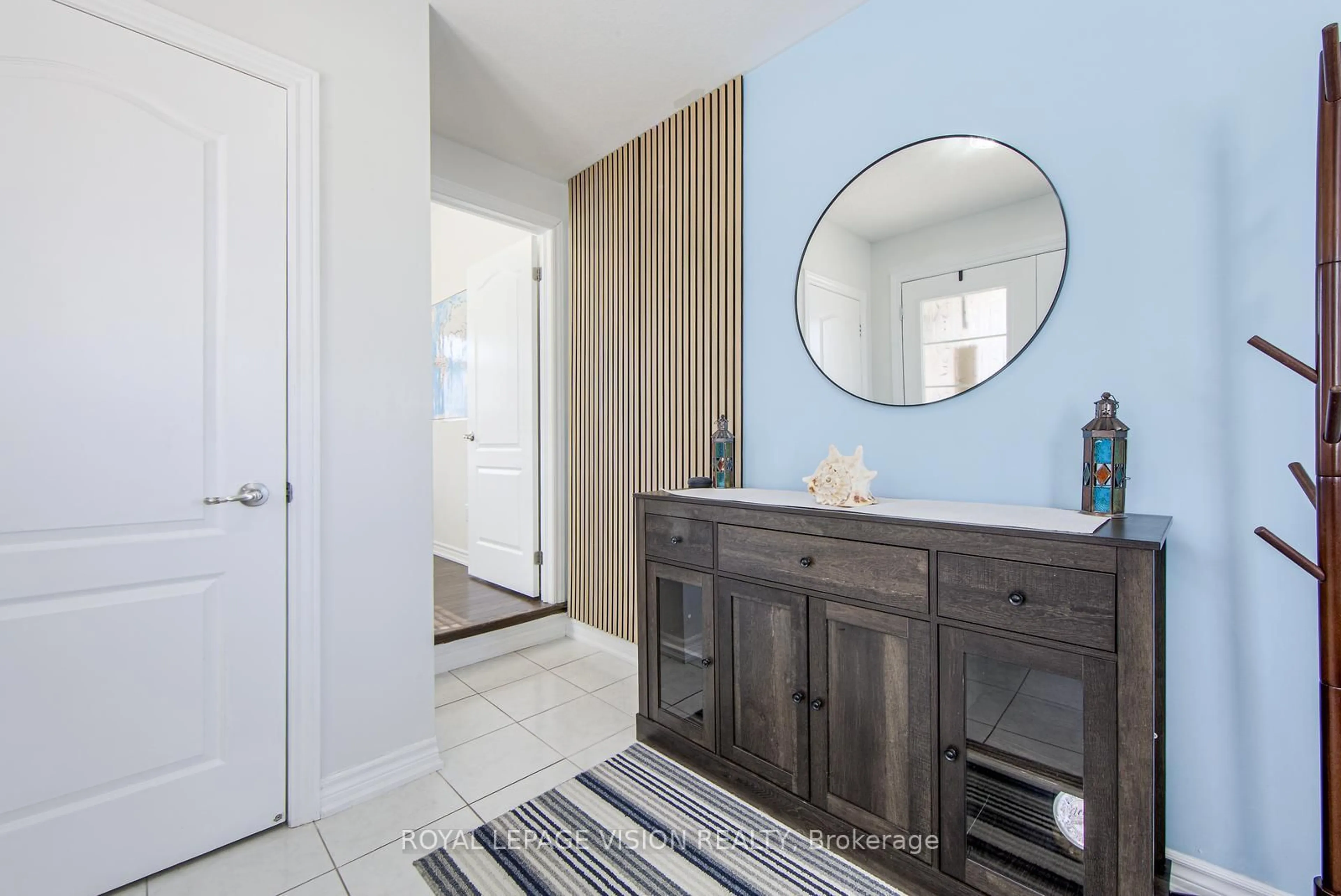 Indoor entryway for 54 Borers Creek Circ, Hamilton Ontario L8B 1W3