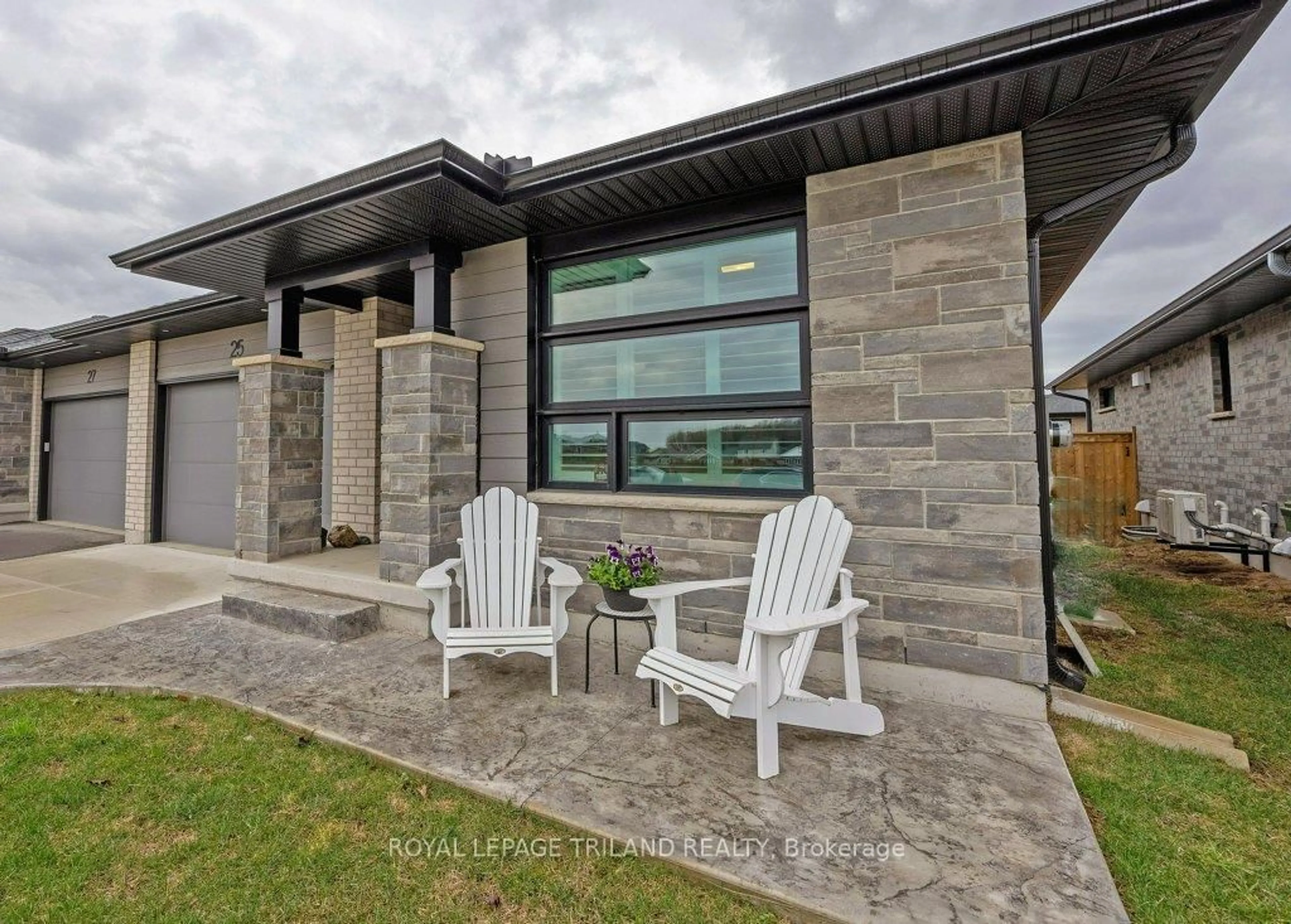 Home with brick exterior material, unknown for 25 FEATHERS Crossing, St. Thomas Ontario N5R 0M4
