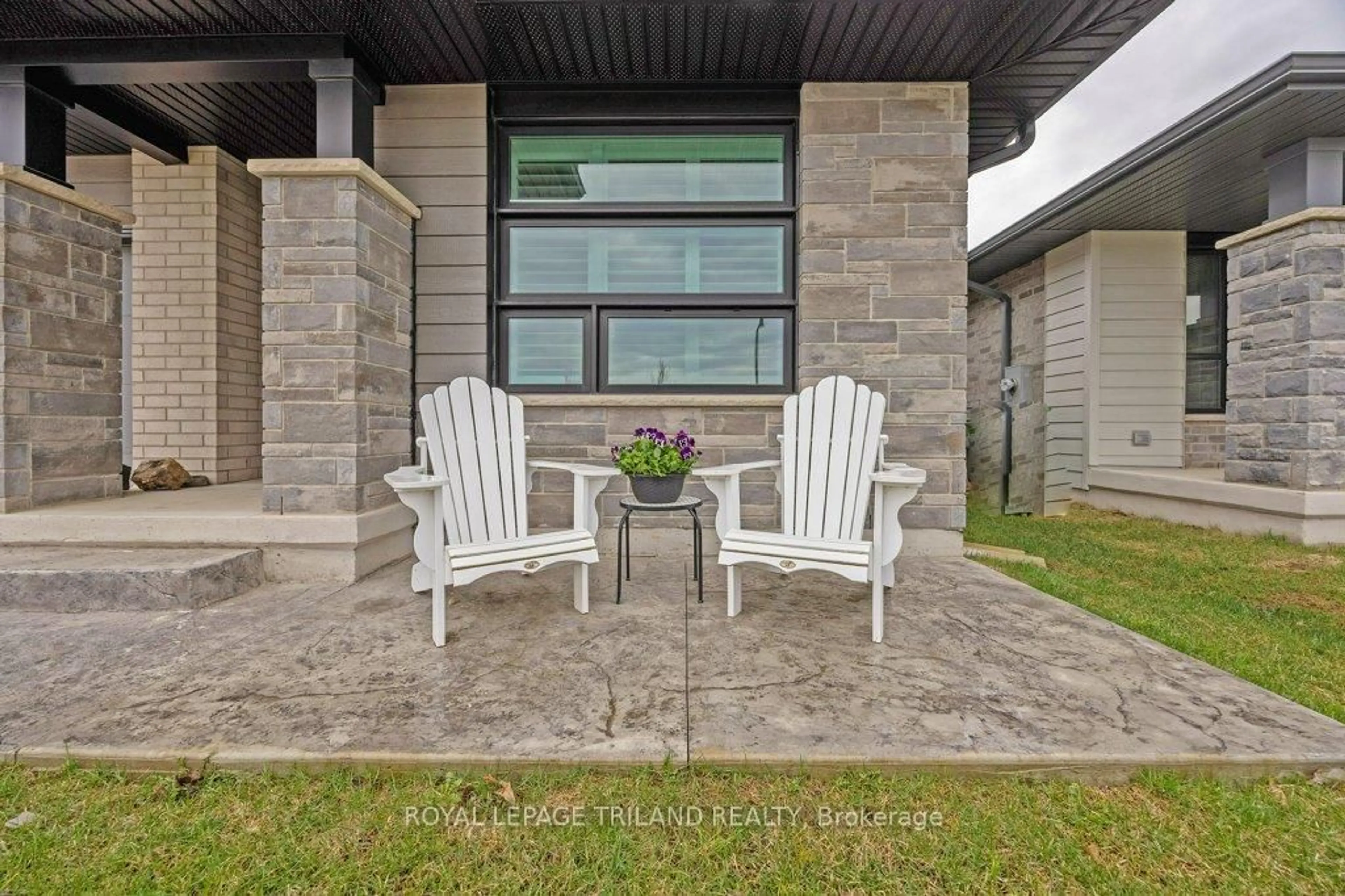 Patio, unknown for 25 FEATHERS Crossing, St. Thomas Ontario N5R 0M4