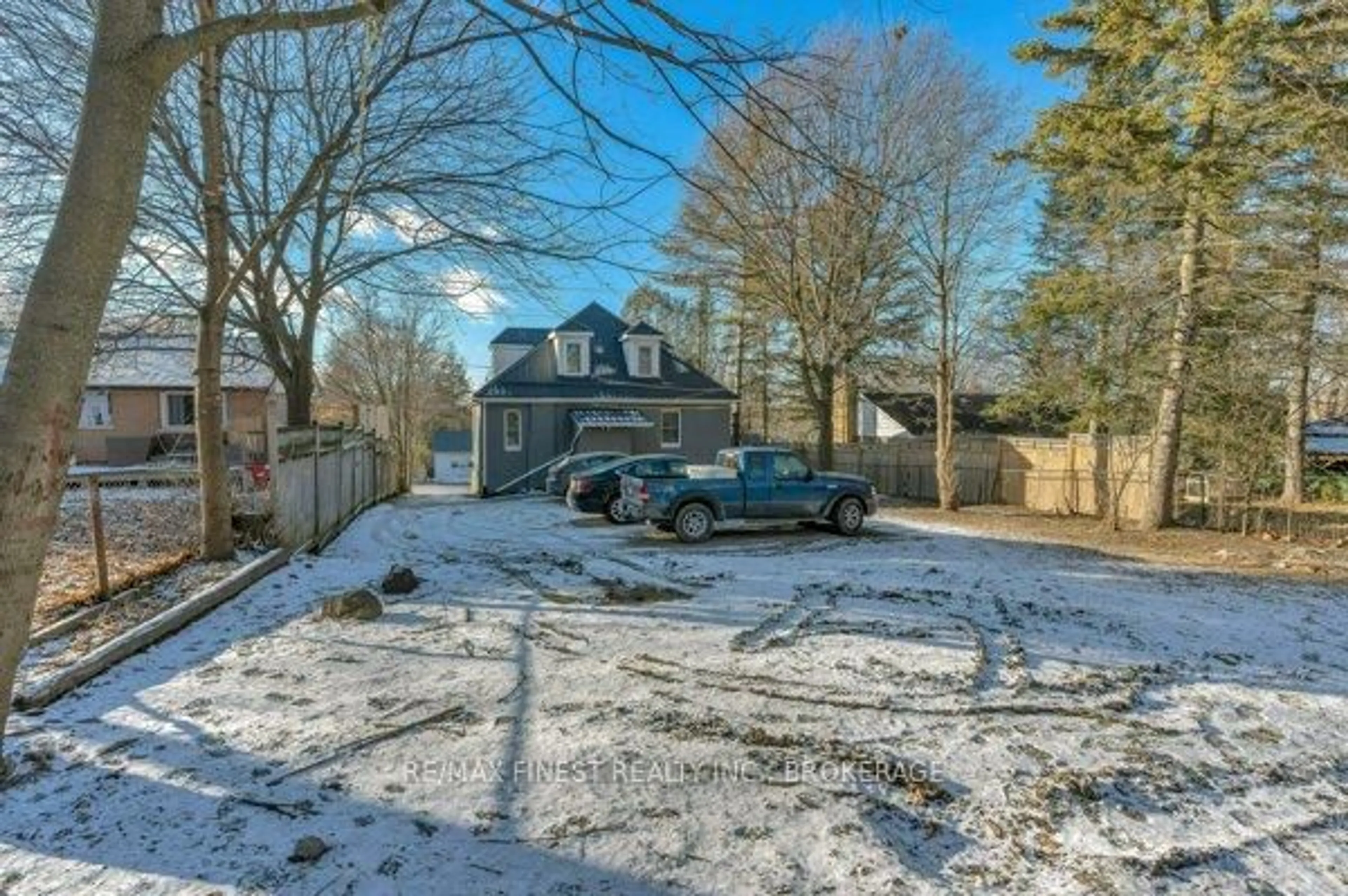 A pic from outside/outdoor area/front of a property/back of a property/a pic from drone, street for 789 Portsmouth Ave, Kingston Ontario K7M 1W6