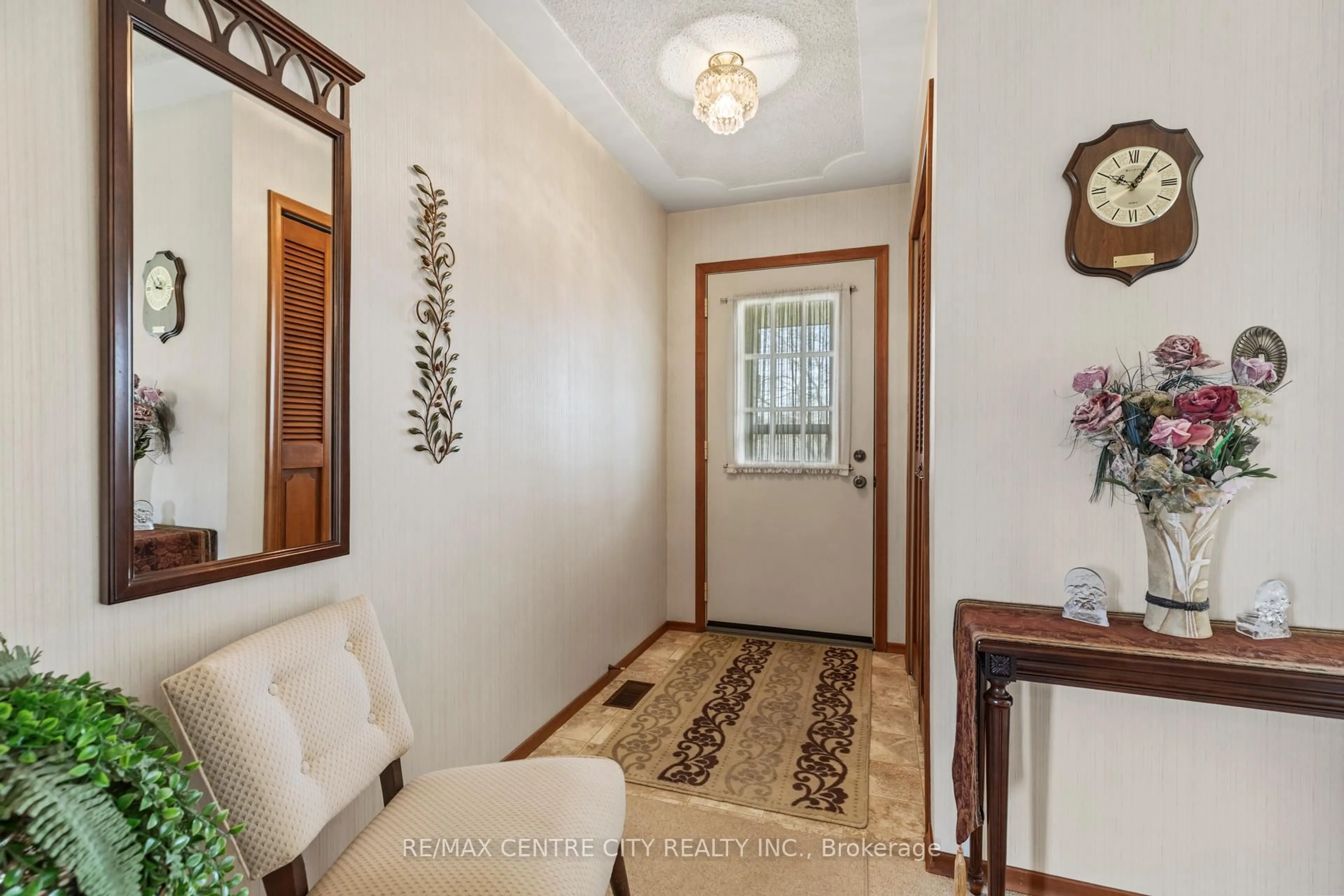 Indoor entryway for 464 Huron St, Warwick Ontario N0M 2S0
