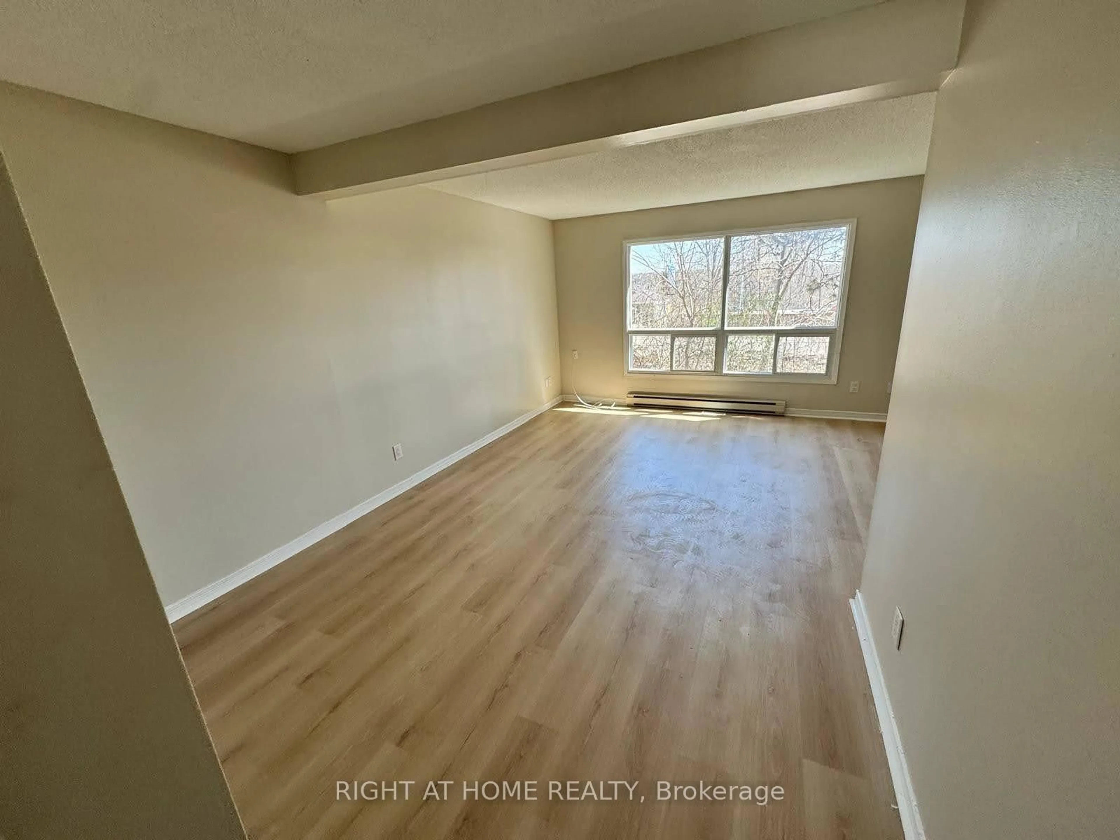 A pic of a room for 355 SANDRINGHAM Cres #32, London South Ontario N6C 5K3
