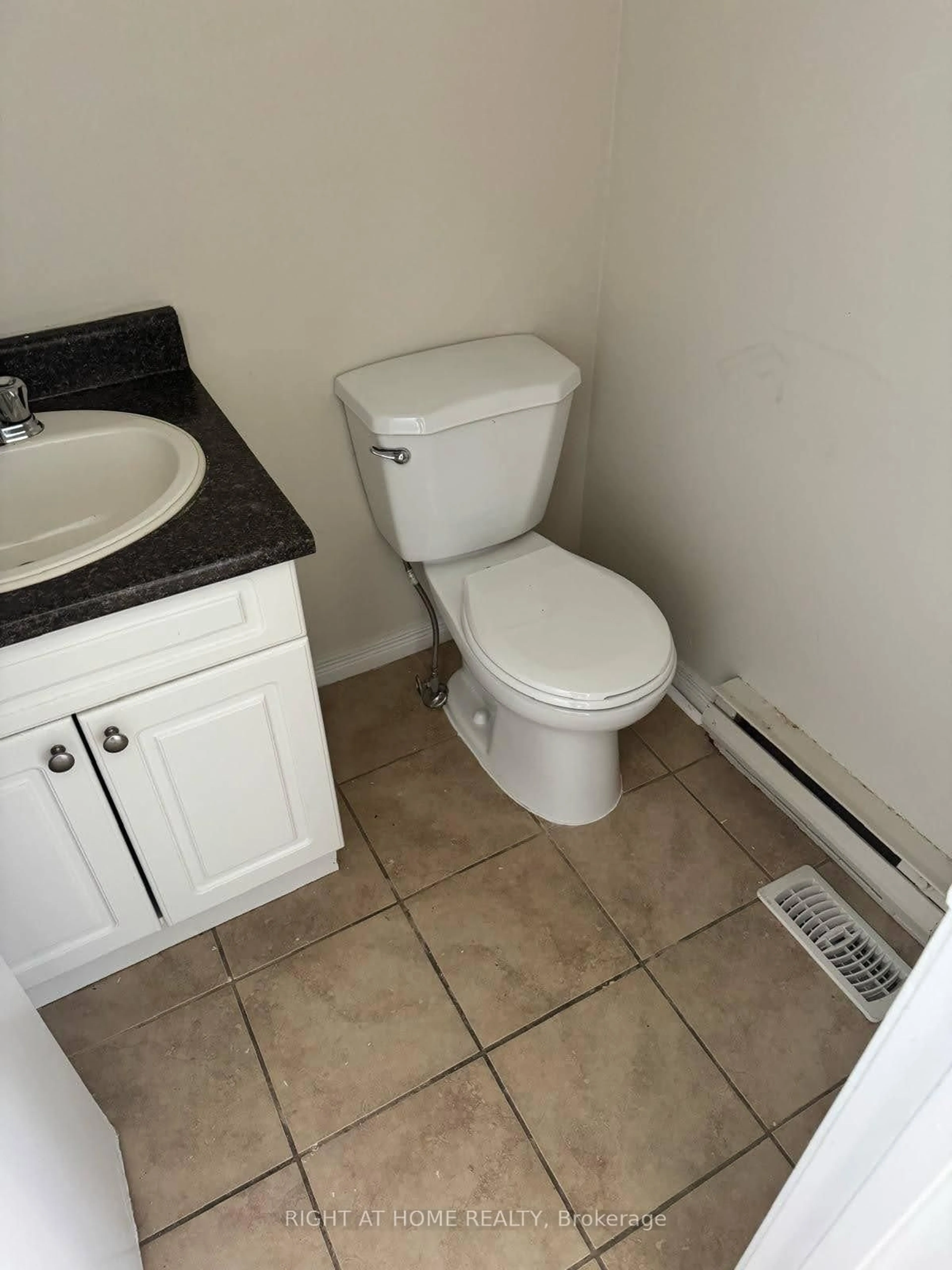 Standard bathroom, unknown for 355 SANDRINGHAM Cres #32, London South Ontario N6C 5K3