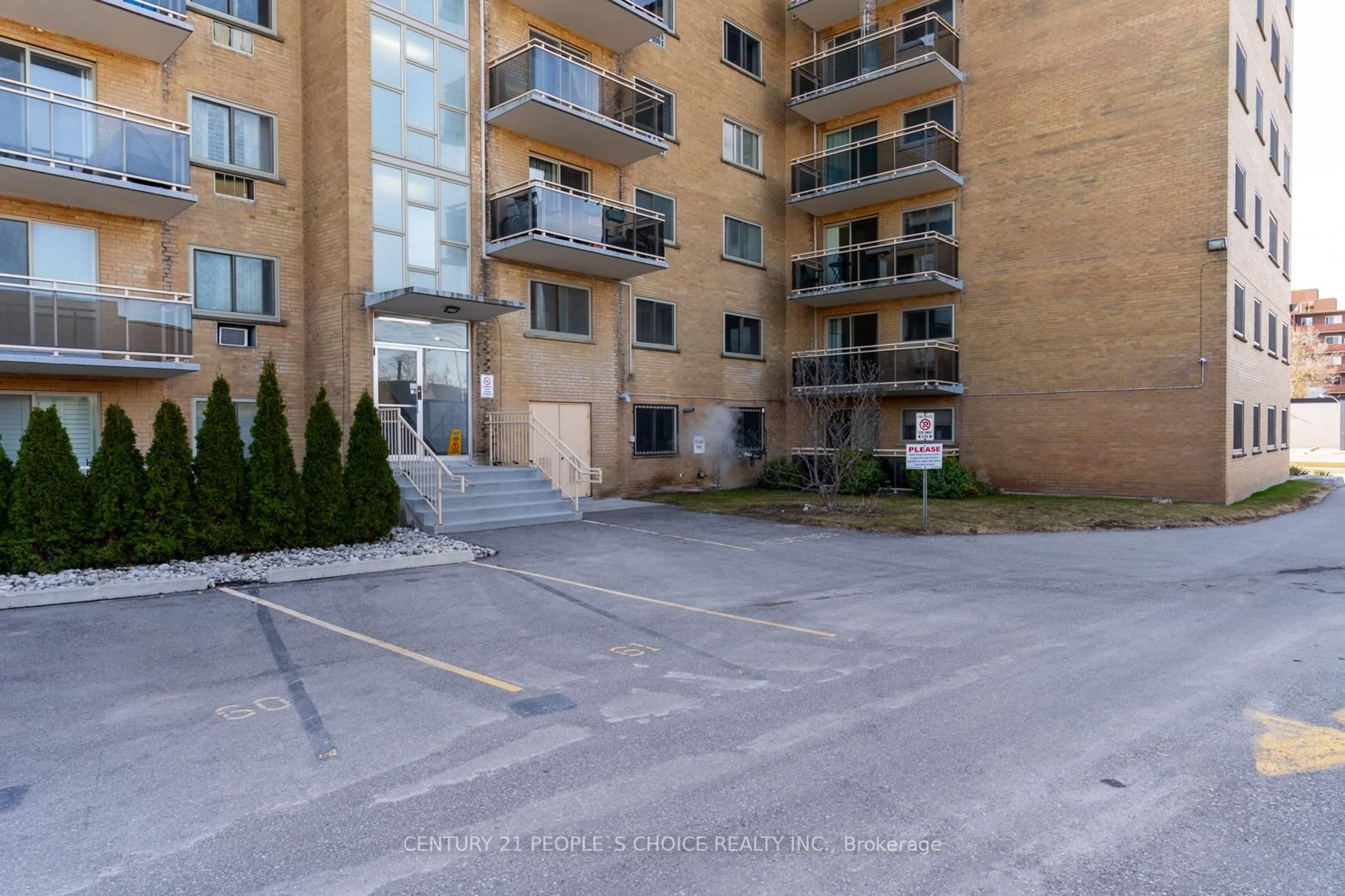 Patio, street for 87 St. George St #601, Brantford Ontario N3R 1V5